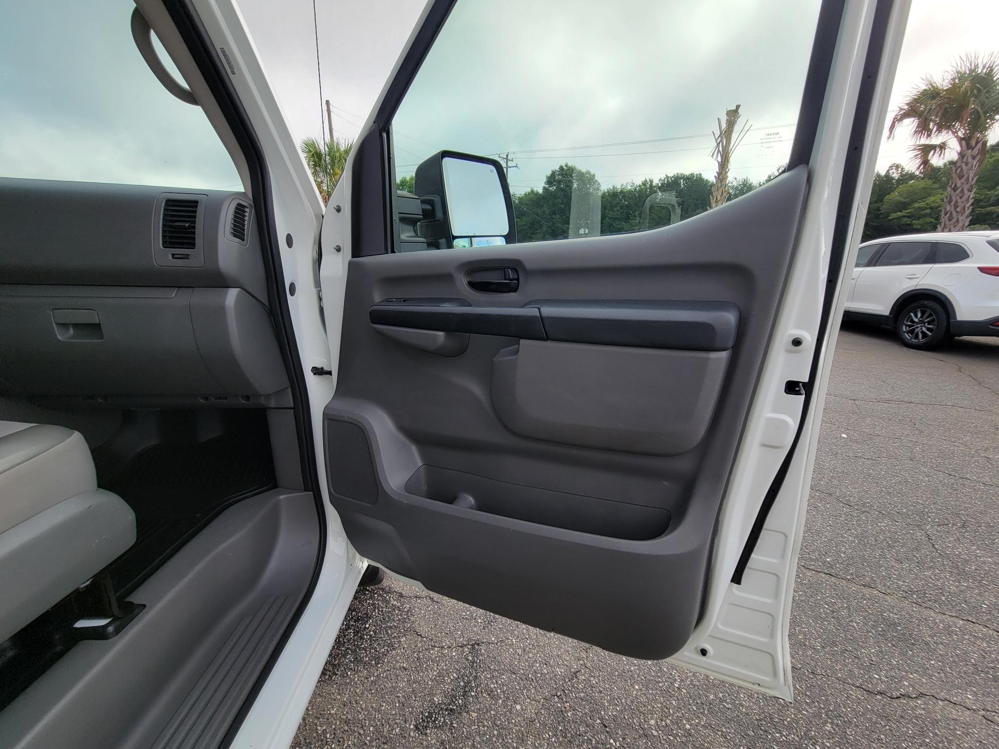 Nissan NV Cargo NV3500 HD Standard Roof V8 S 2018