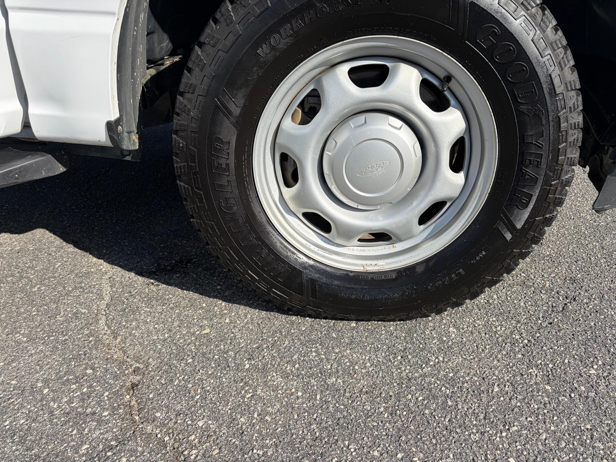 Ford F-150 4WD Reg Cab 126" STX 2021