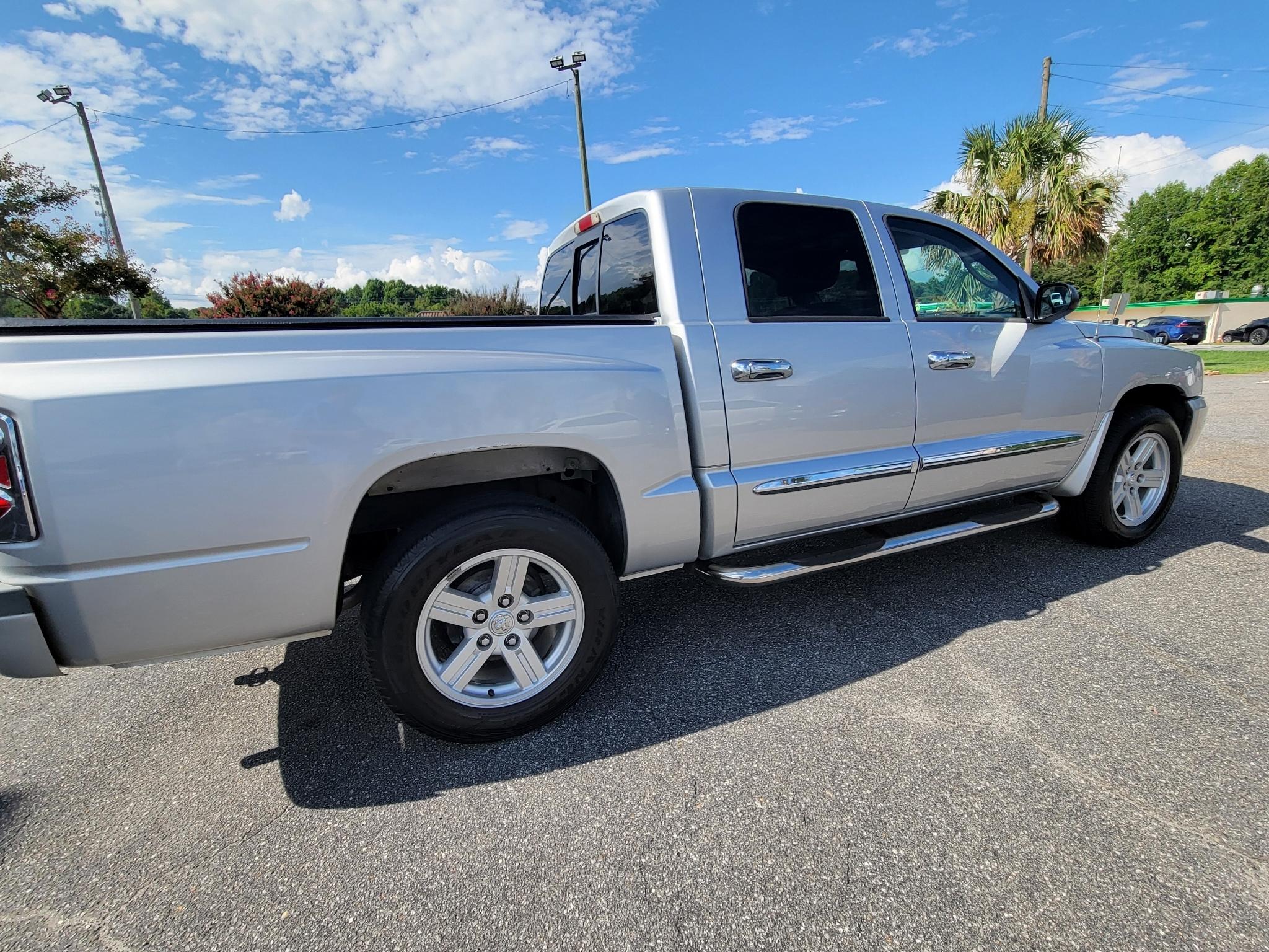 Dodge Dakota 2WD Quad Cab 131" SLT 2007