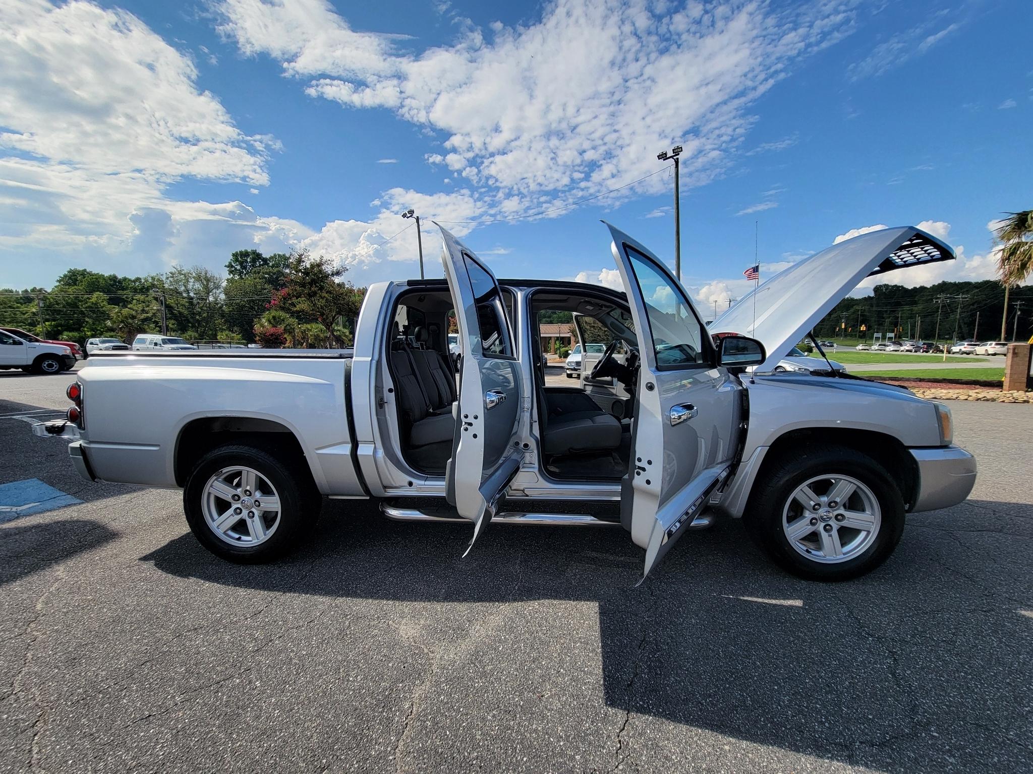Dodge Dakota 2WD Quad Cab 131" SLT 2007