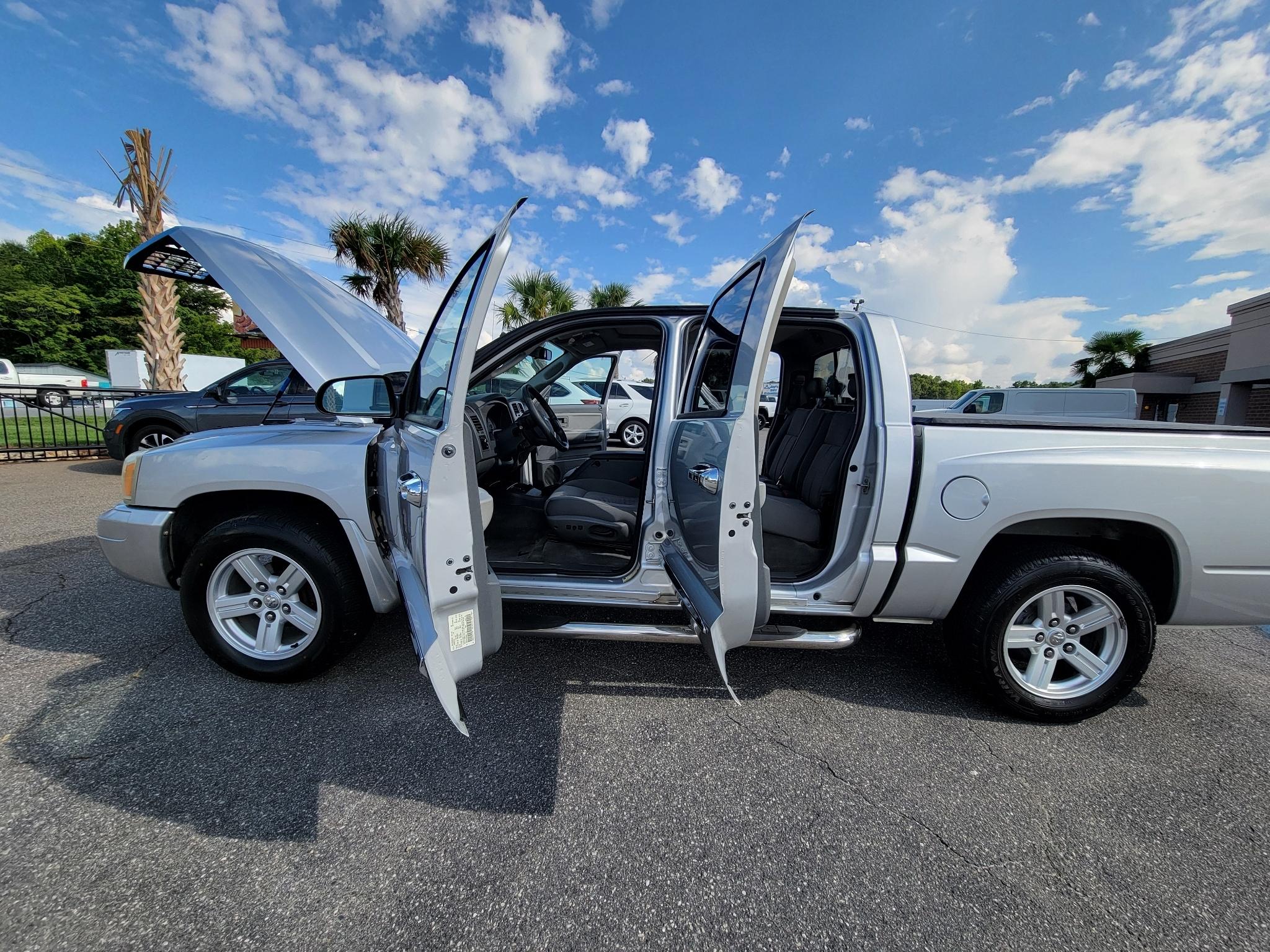 Dodge Dakota 2WD Quad Cab 131" SLT 2007