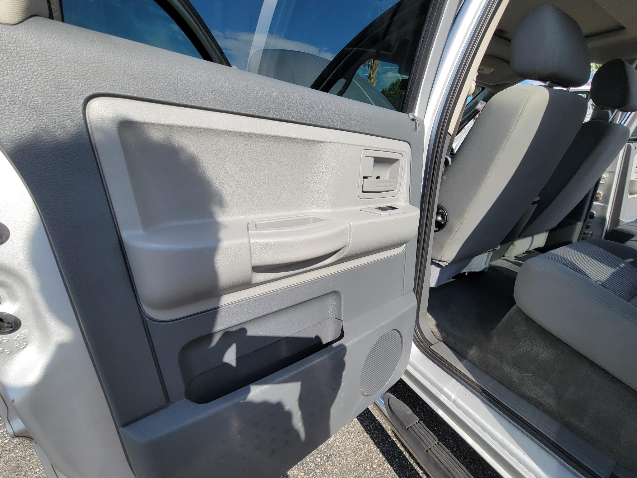 Dodge Dakota 2WD Quad Cab 131" SLT 2007
