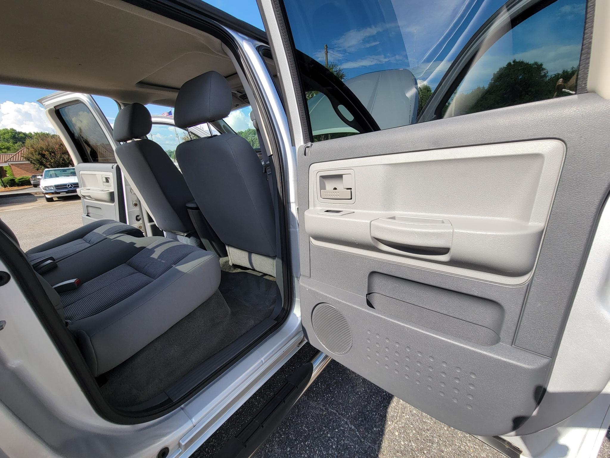 Dodge Dakota 2WD Quad Cab 131" SLT 2007
