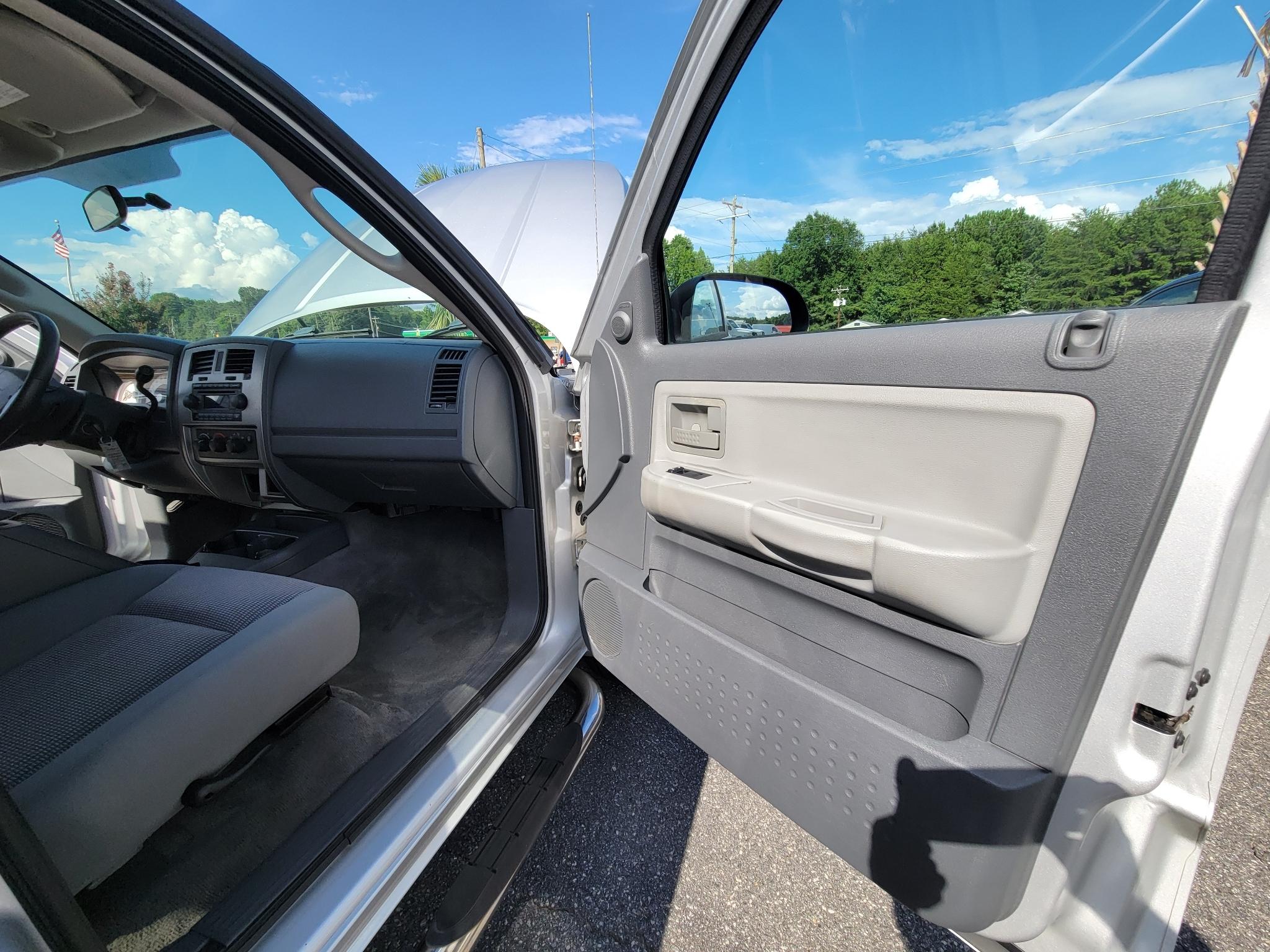 Dodge Dakota 2WD Quad Cab 131" SLT 2007