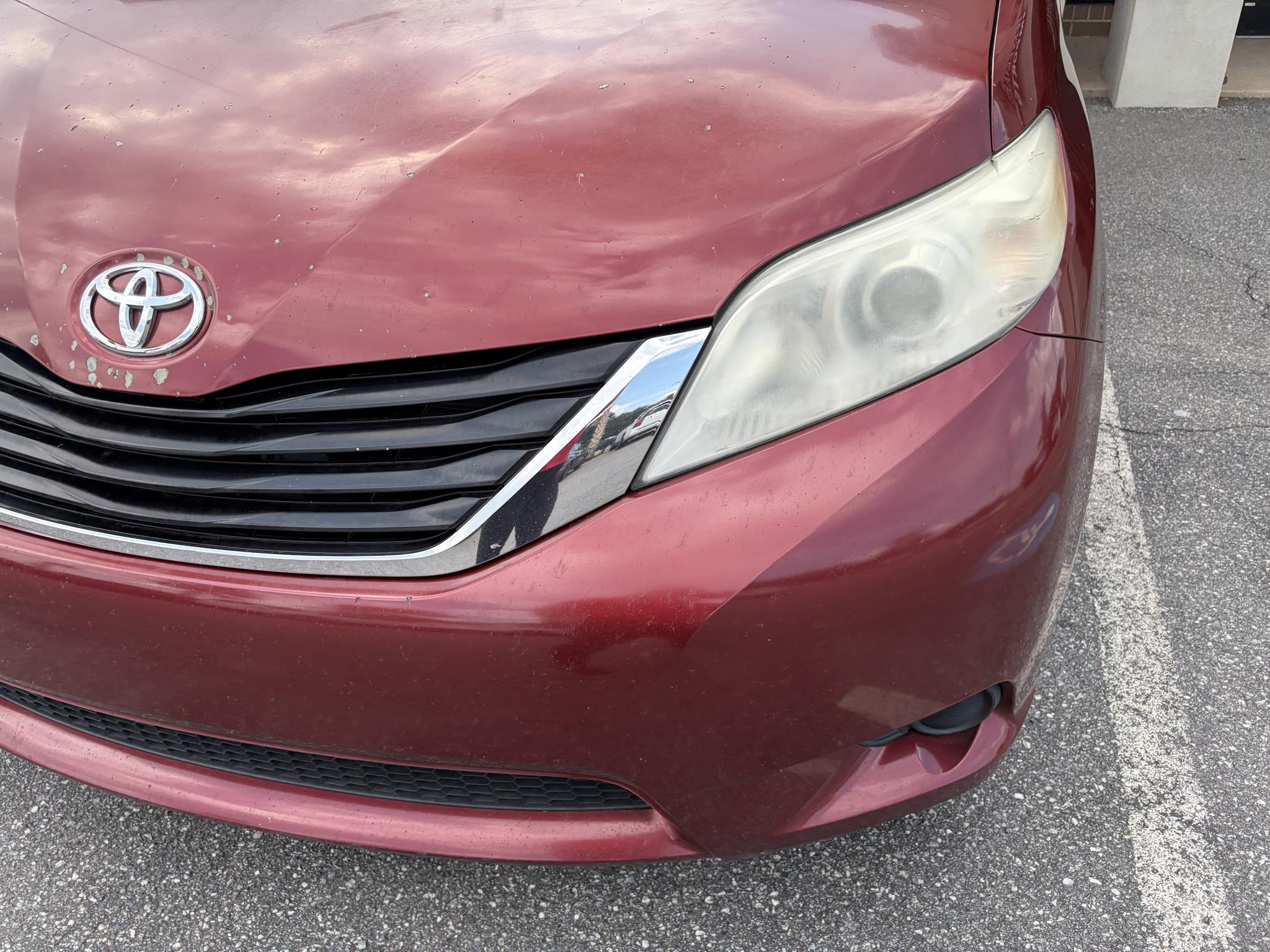 Toyota Sienna 5dr 7-Pass Van V6 LE FWD (Natl) 2012