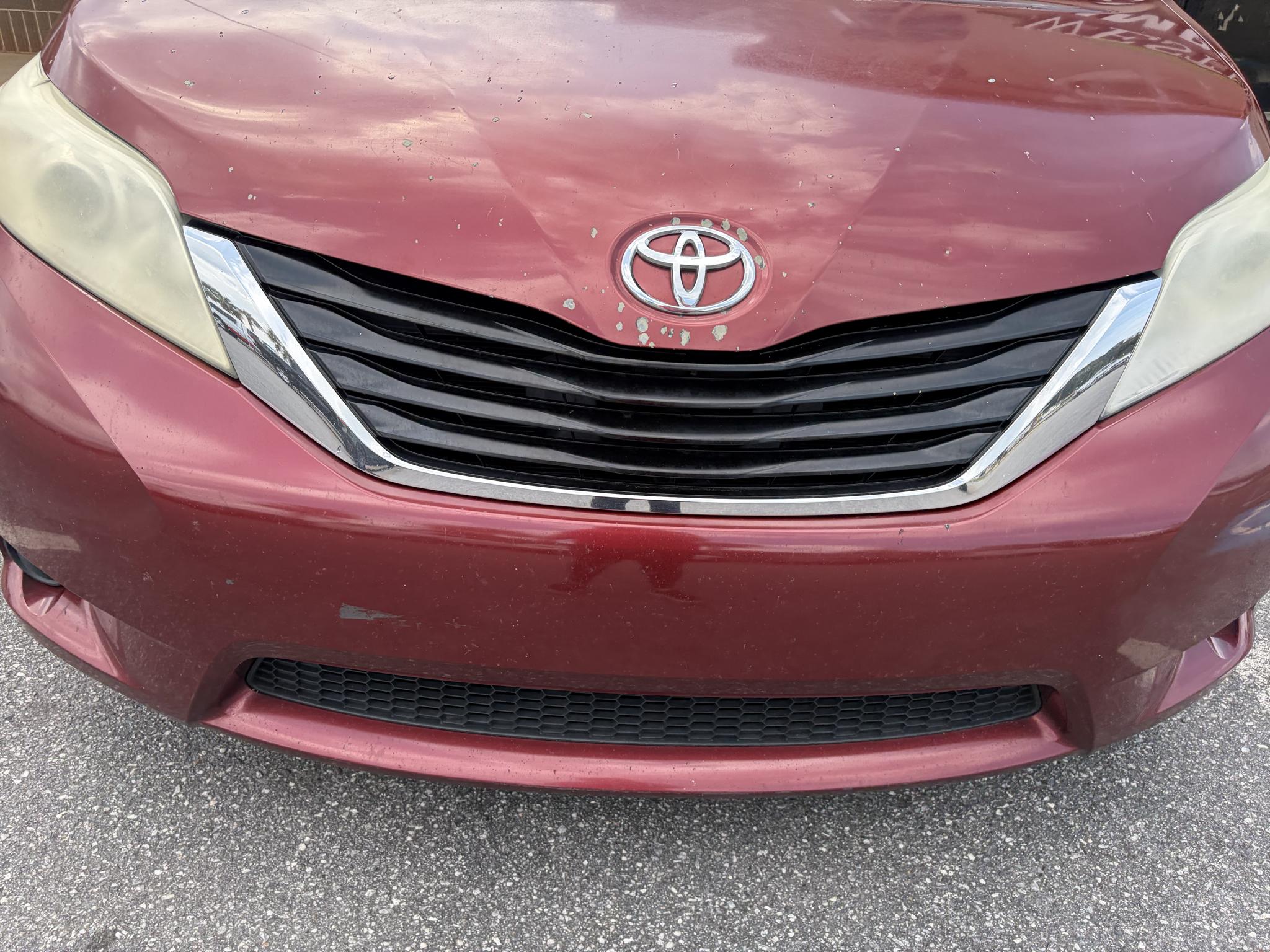 Toyota Sienna 5dr 7-Pass Van V6 LE FWD (Natl) 2012