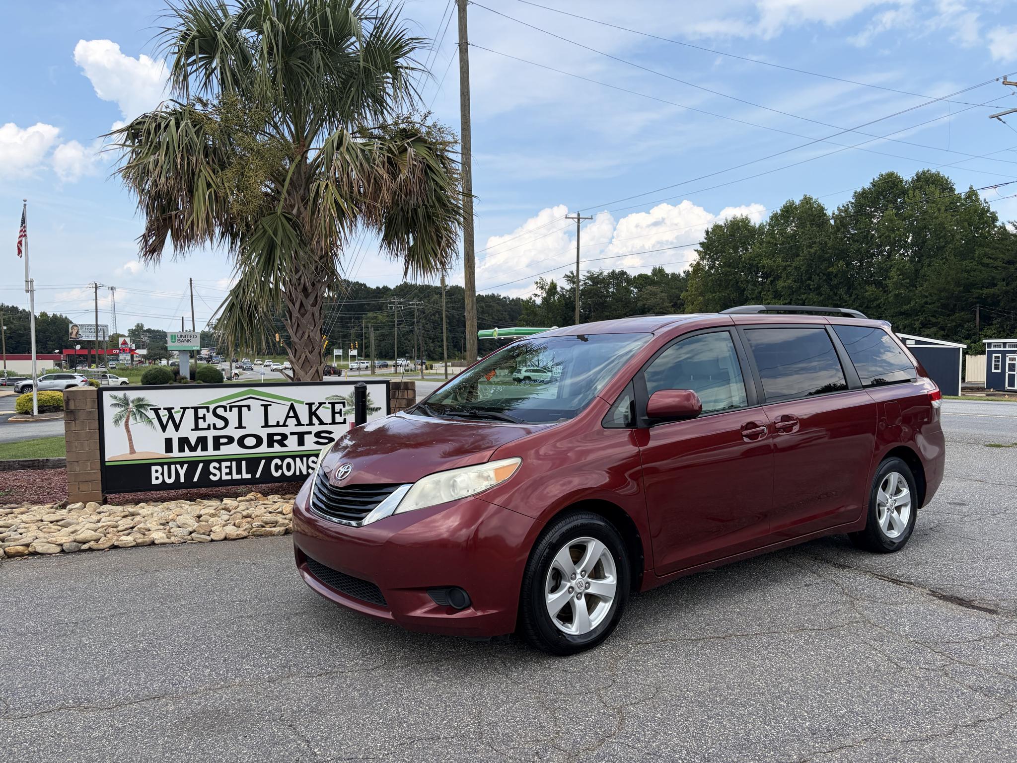 2012 Toyota Sienna 5dr 7-Pass Van V6 LE FWD (Natl)