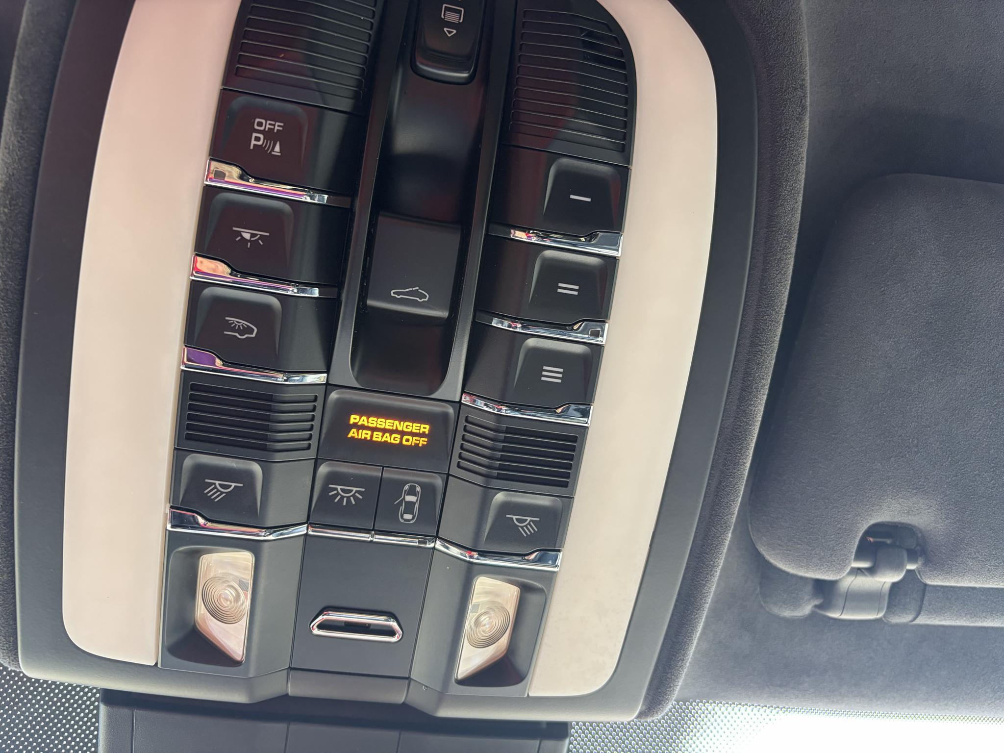 Porsche Cayenne AWD 4dr Turbo 2012