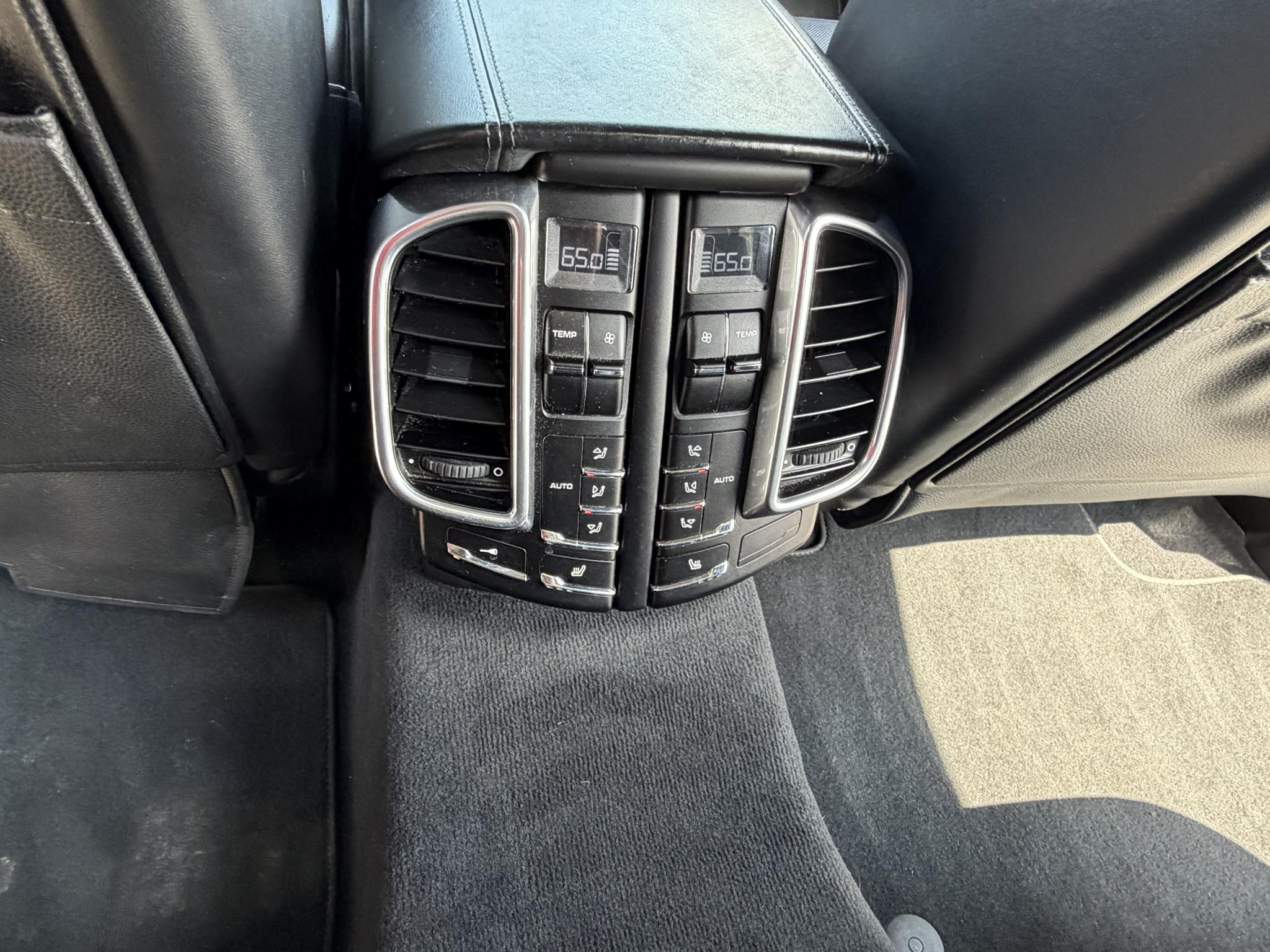 Porsche Cayenne AWD 4dr Turbo 2012