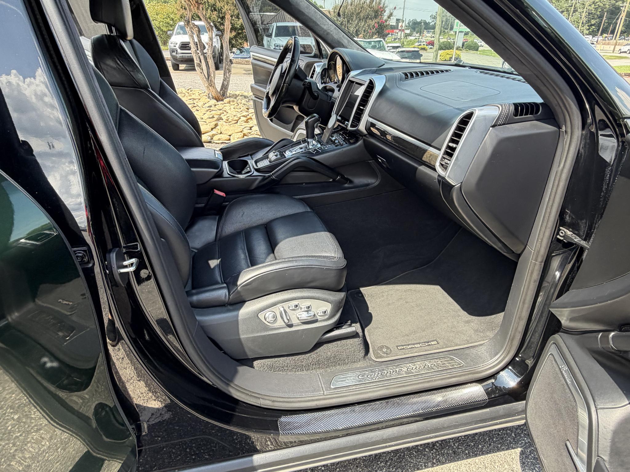 Porsche Cayenne AWD 4dr Turbo 2012