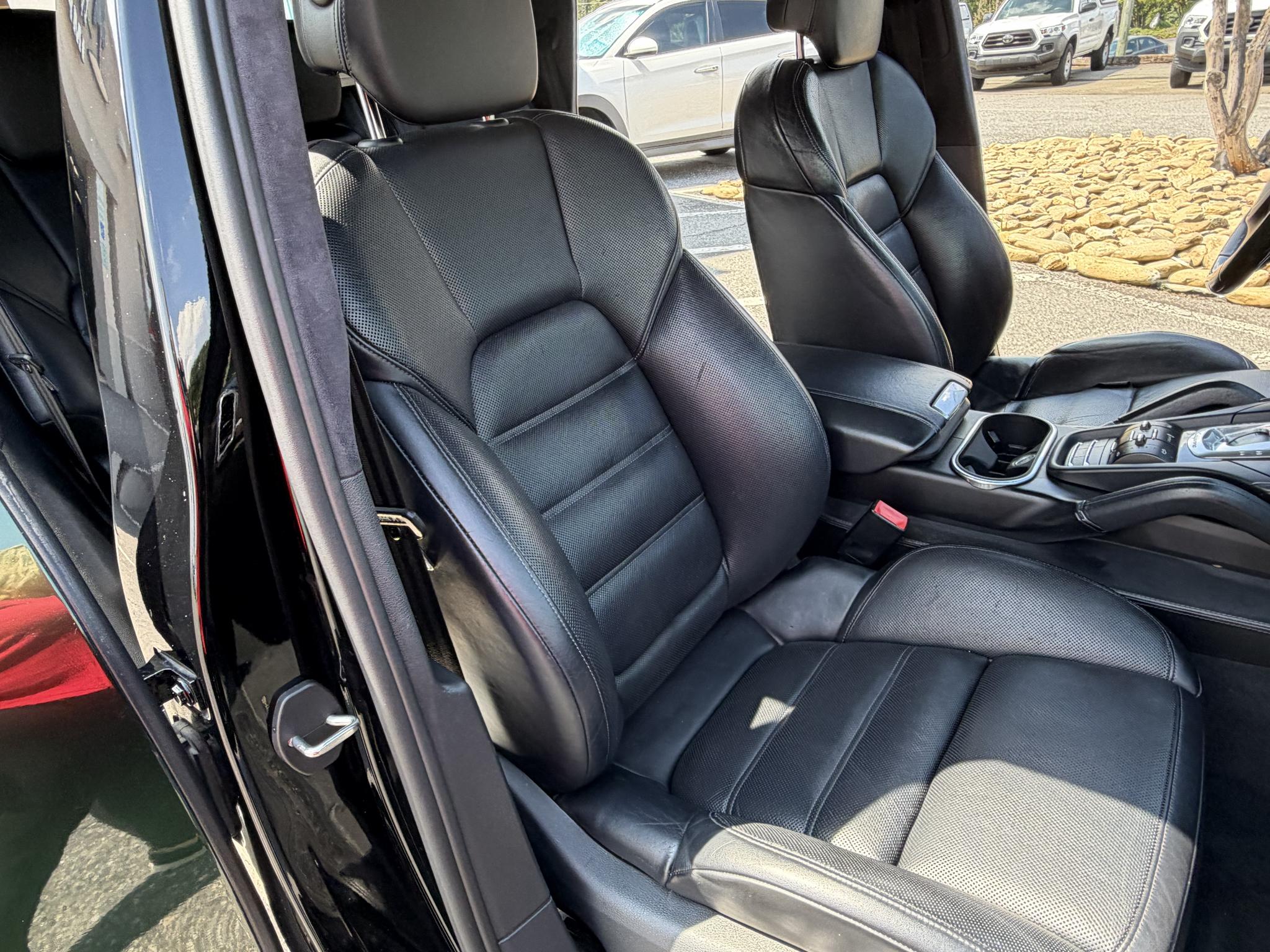 Porsche Cayenne AWD 4dr Turbo 2012