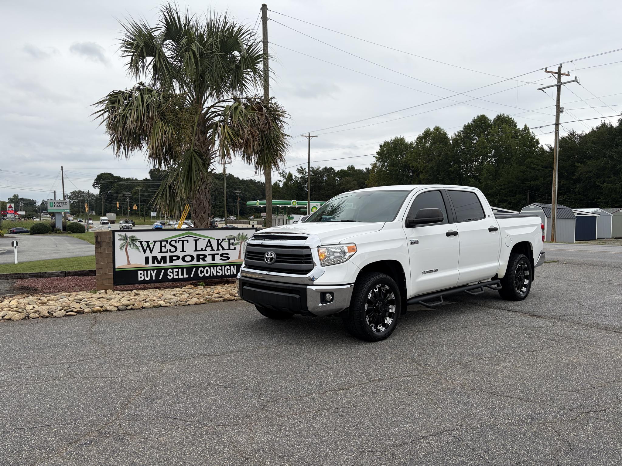 Toyota Tundra 4WD Truck CrewMax 5.7L FFV V8 6-Spd AT SR5 (Natl) 2014