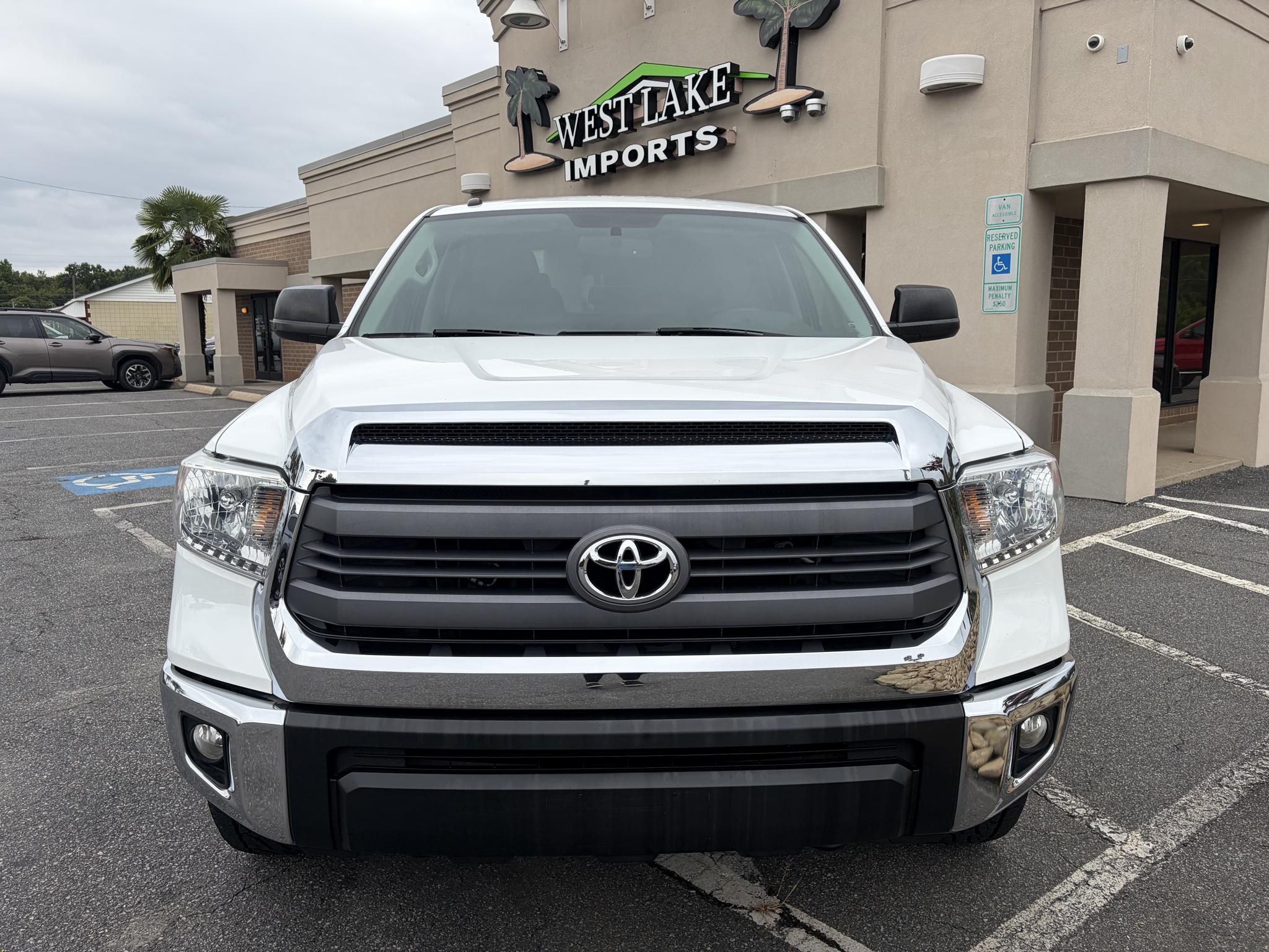 Toyota Tundra 4WD Truck CrewMax 5.7L FFV V8 6-Spd AT SR5 (Natl) 2014