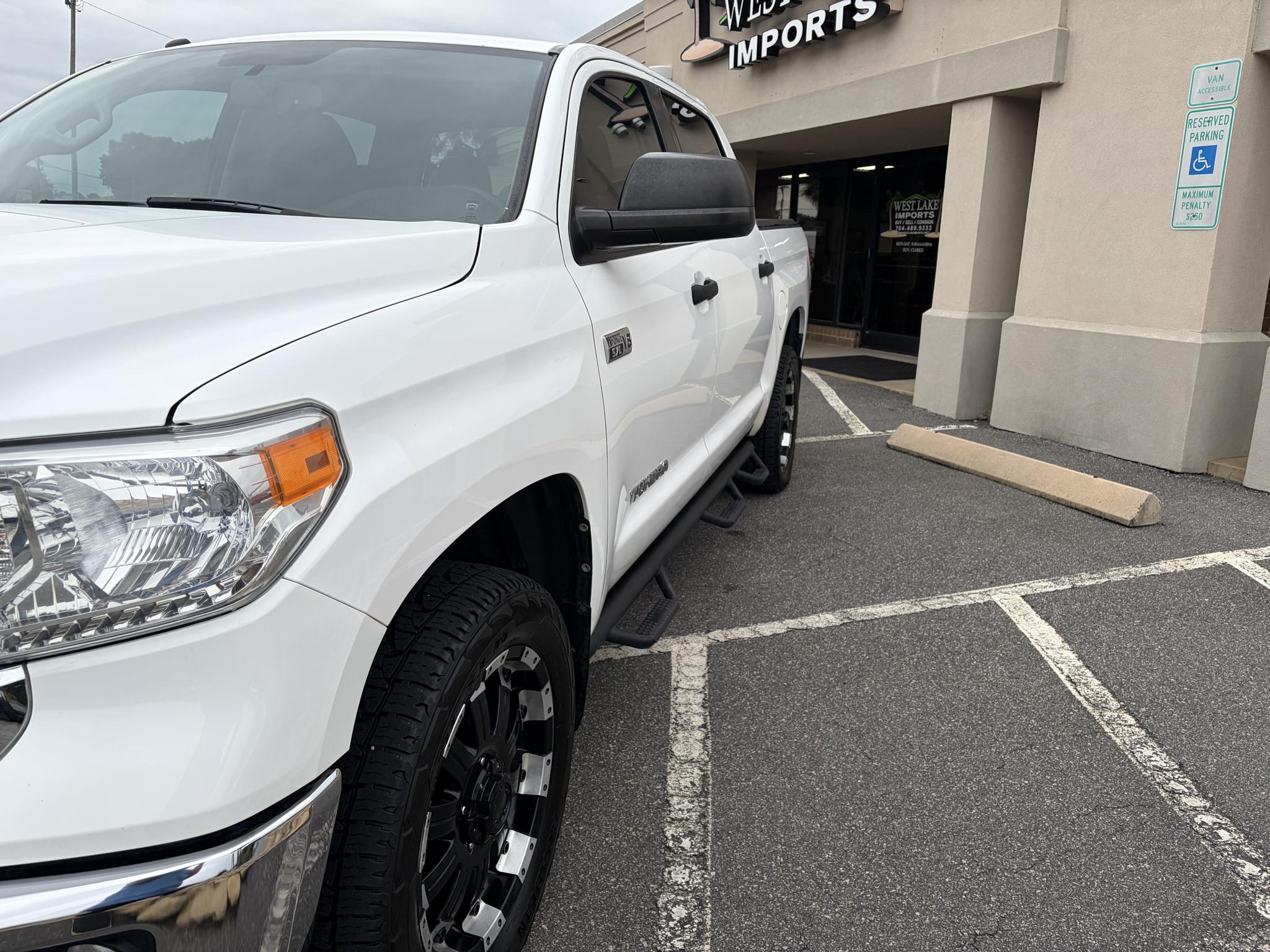 Toyota Tundra 4WD Truck CrewMax 5.7L FFV V8 6-Spd AT SR5 (Natl) 2014