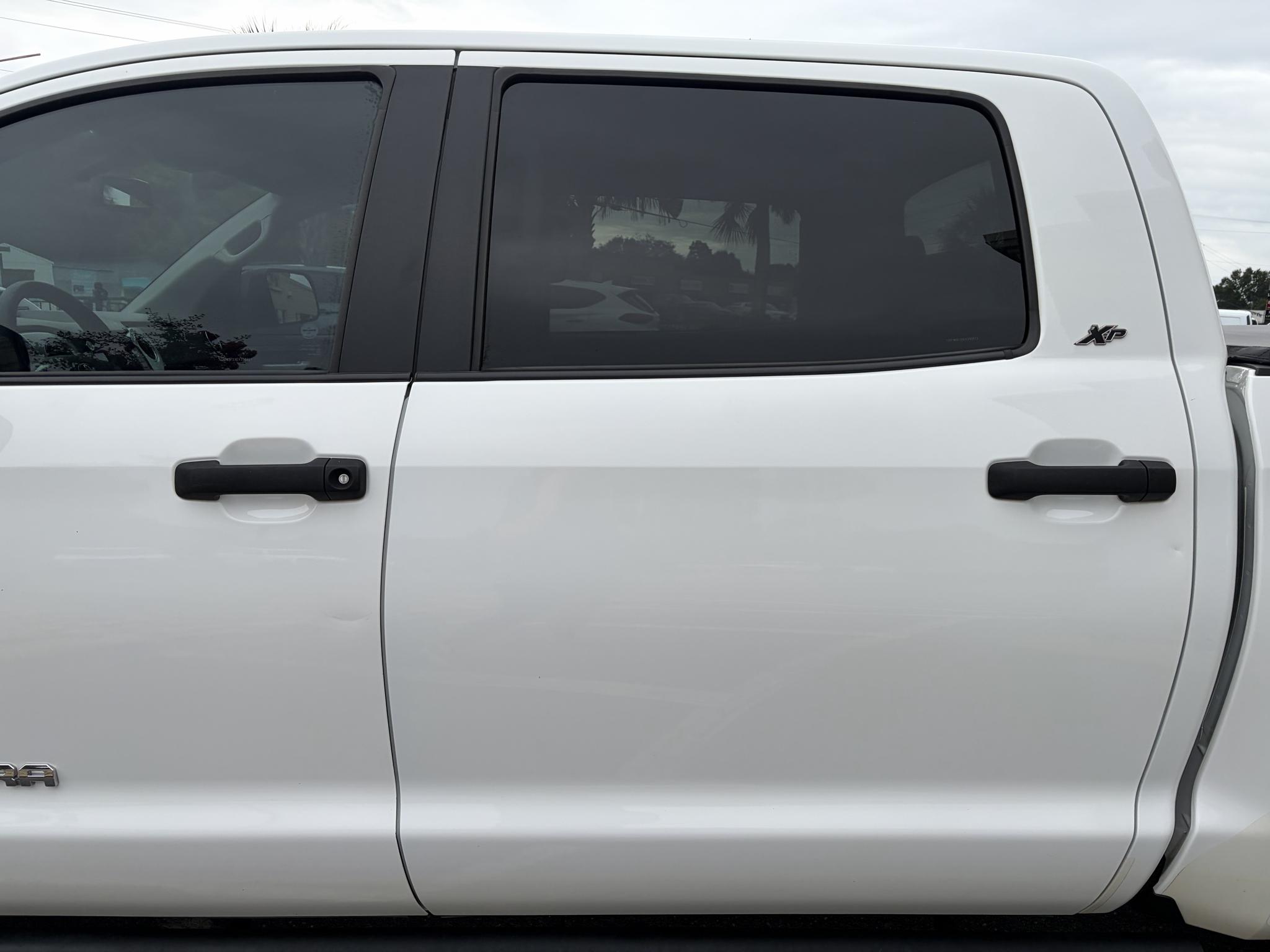 Toyota Tundra 4WD Truck CrewMax 5.7L FFV V8 6-Spd AT SR5 (Natl) 2014