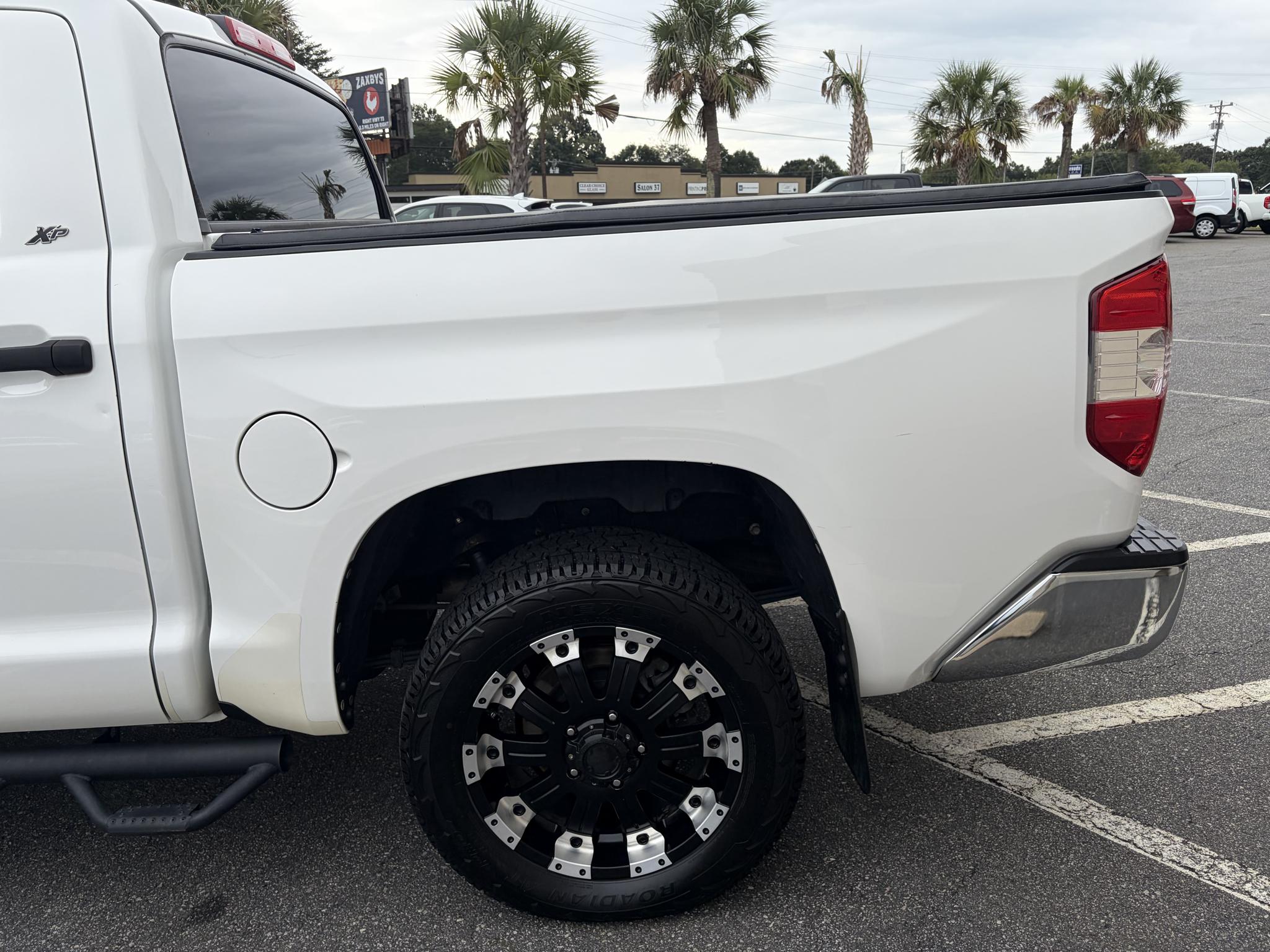 Toyota Tundra 4WD Truck CrewMax 5.7L FFV V8 6-Spd AT SR5 (Natl) 2014