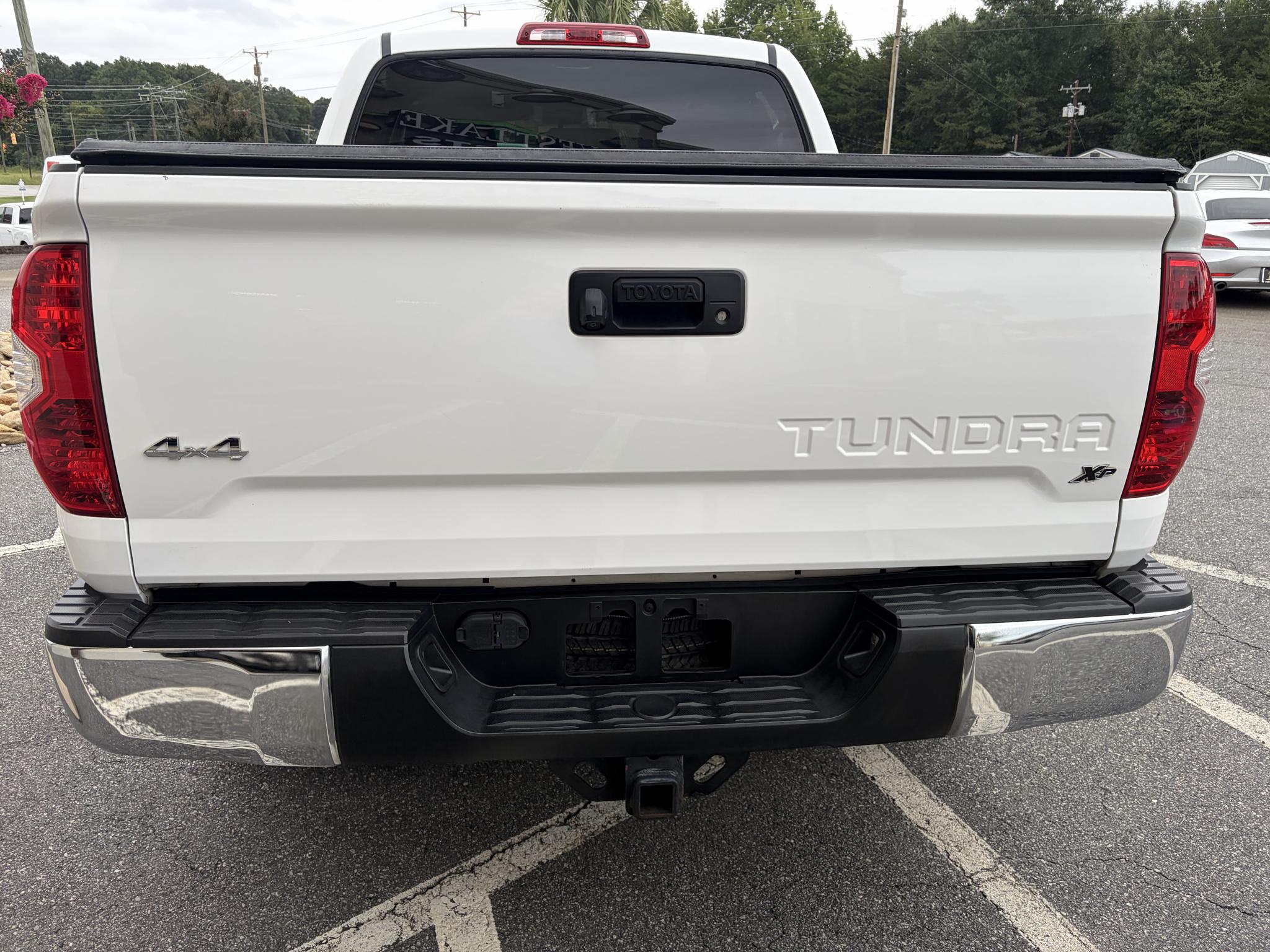 Toyota Tundra 4WD Truck CrewMax 5.7L FFV V8 6-Spd AT SR5 (Natl) 2014
