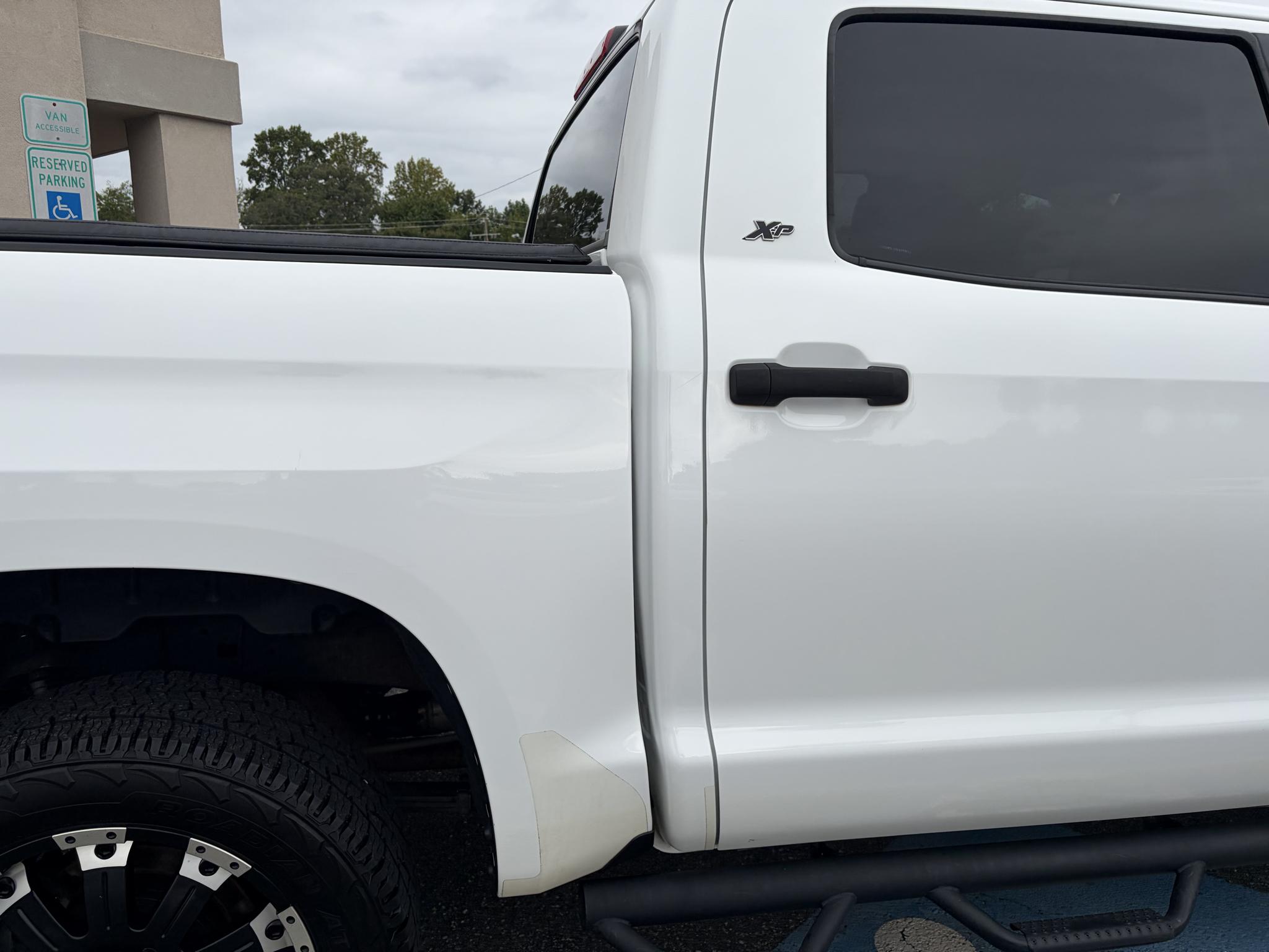 Toyota Tundra 4WD Truck CrewMax 5.7L FFV V8 6-Spd AT SR5 (Natl) 2014