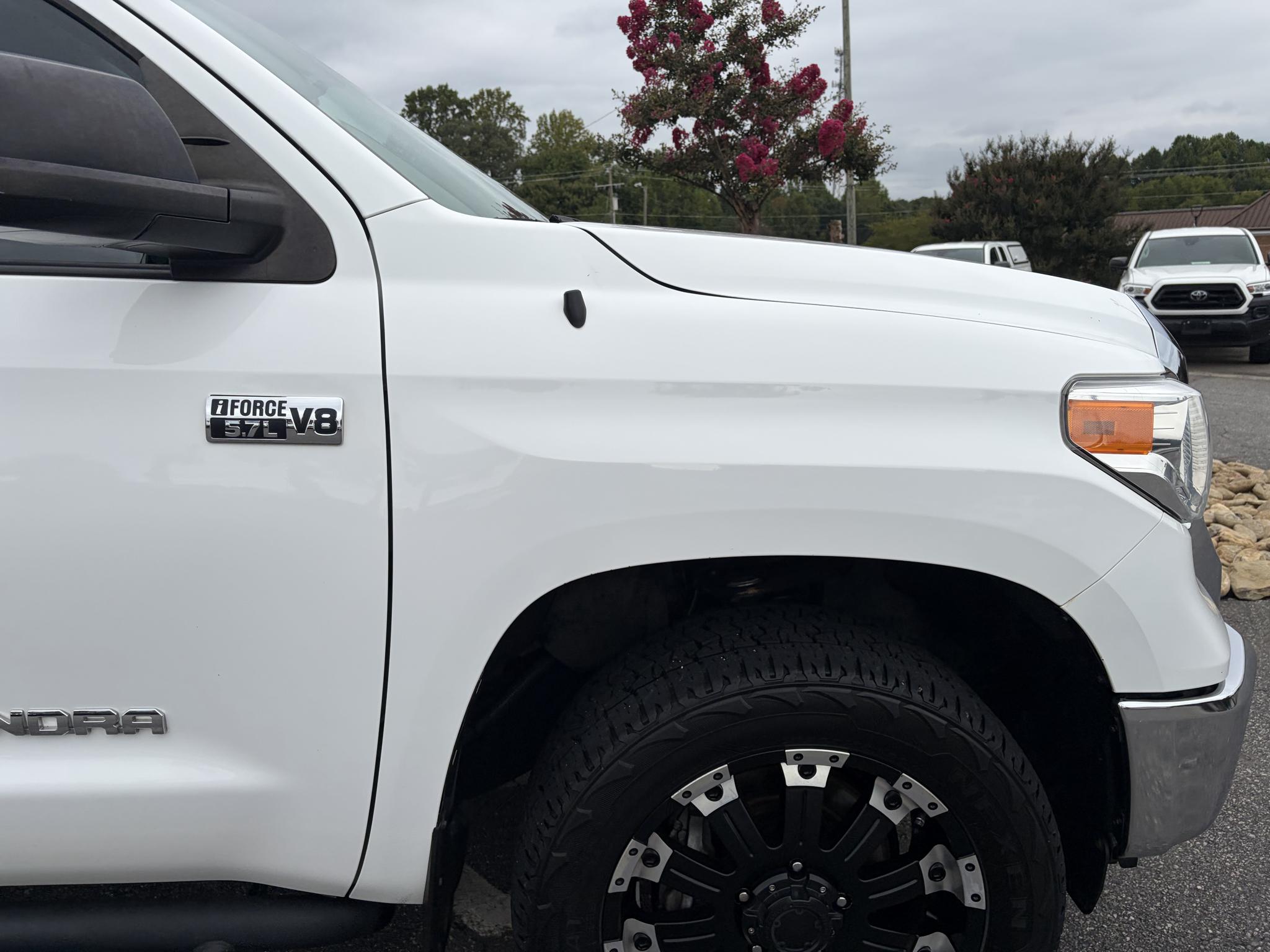 Toyota Tundra 4WD Truck CrewMax 5.7L FFV V8 6-Spd AT SR5 (Natl) 2014