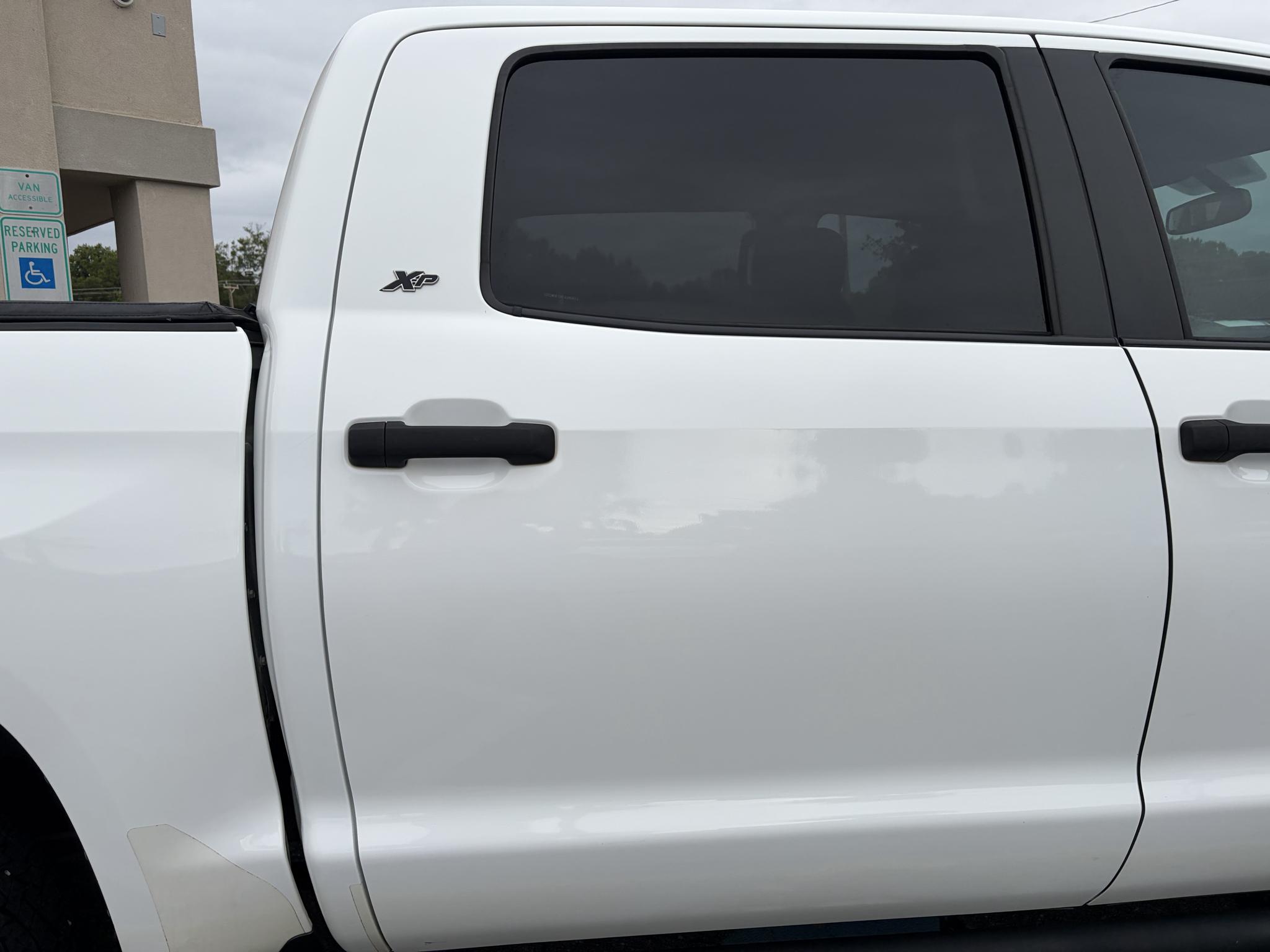 Toyota Tundra 4WD Truck CrewMax 5.7L FFV V8 6-Spd AT SR5 (Natl) 2014