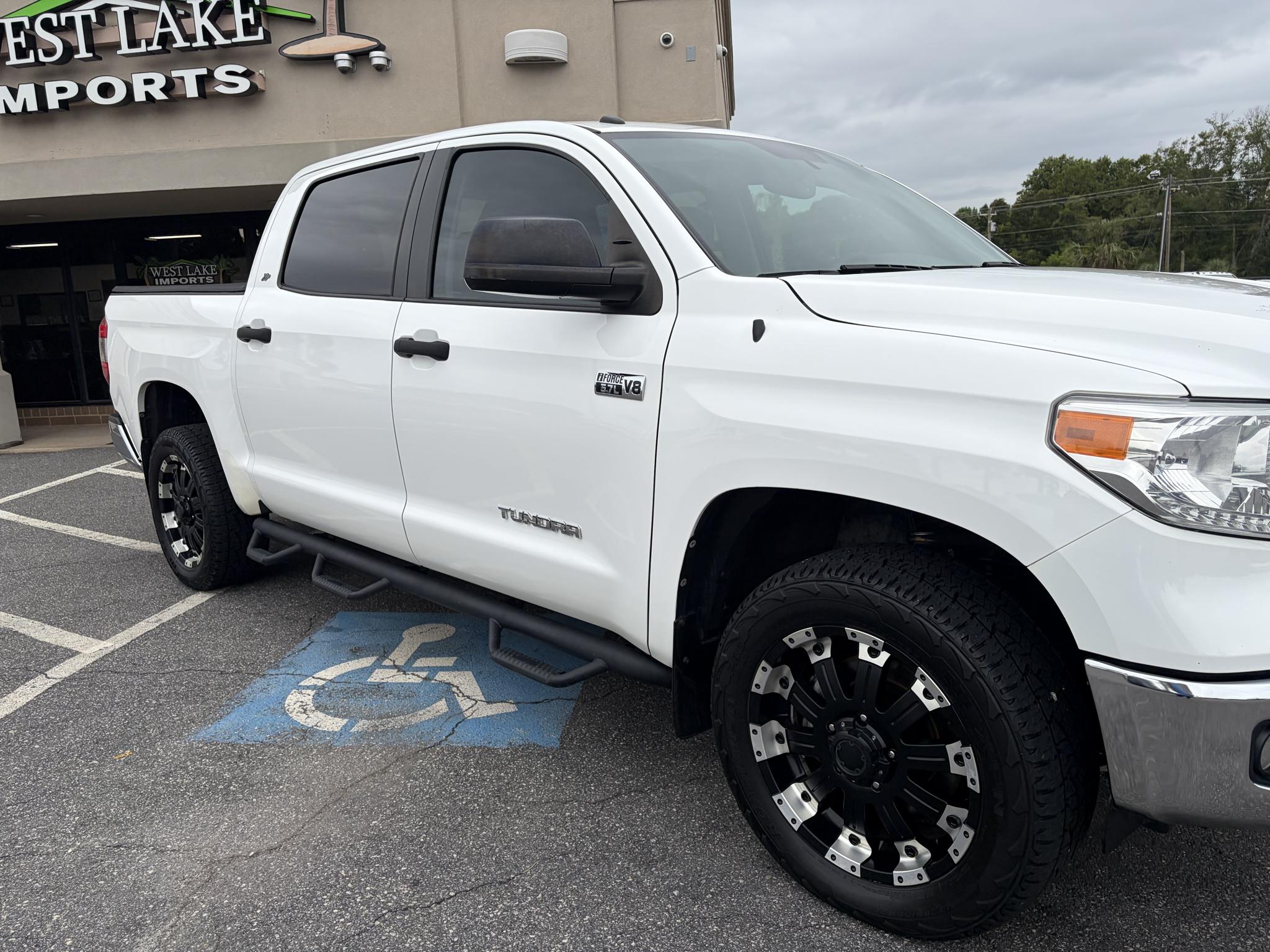 Toyota Tundra 4WD Truck CrewMax 5.7L FFV V8 6-Spd AT SR5 (Natl) 2014