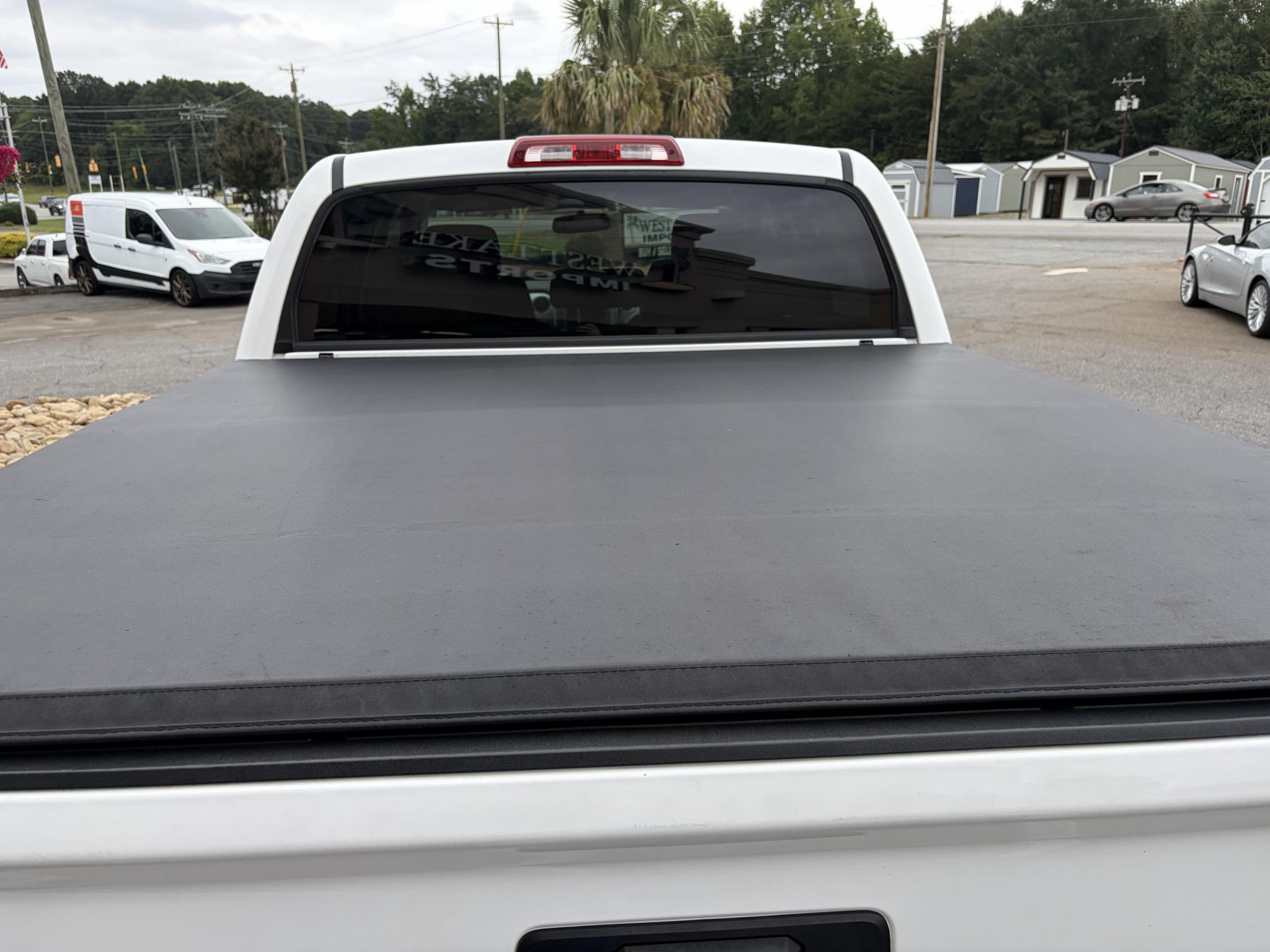 Toyota Tundra 4WD Truck CrewMax 5.7L FFV V8 6-Spd AT SR5 (Natl) 2014