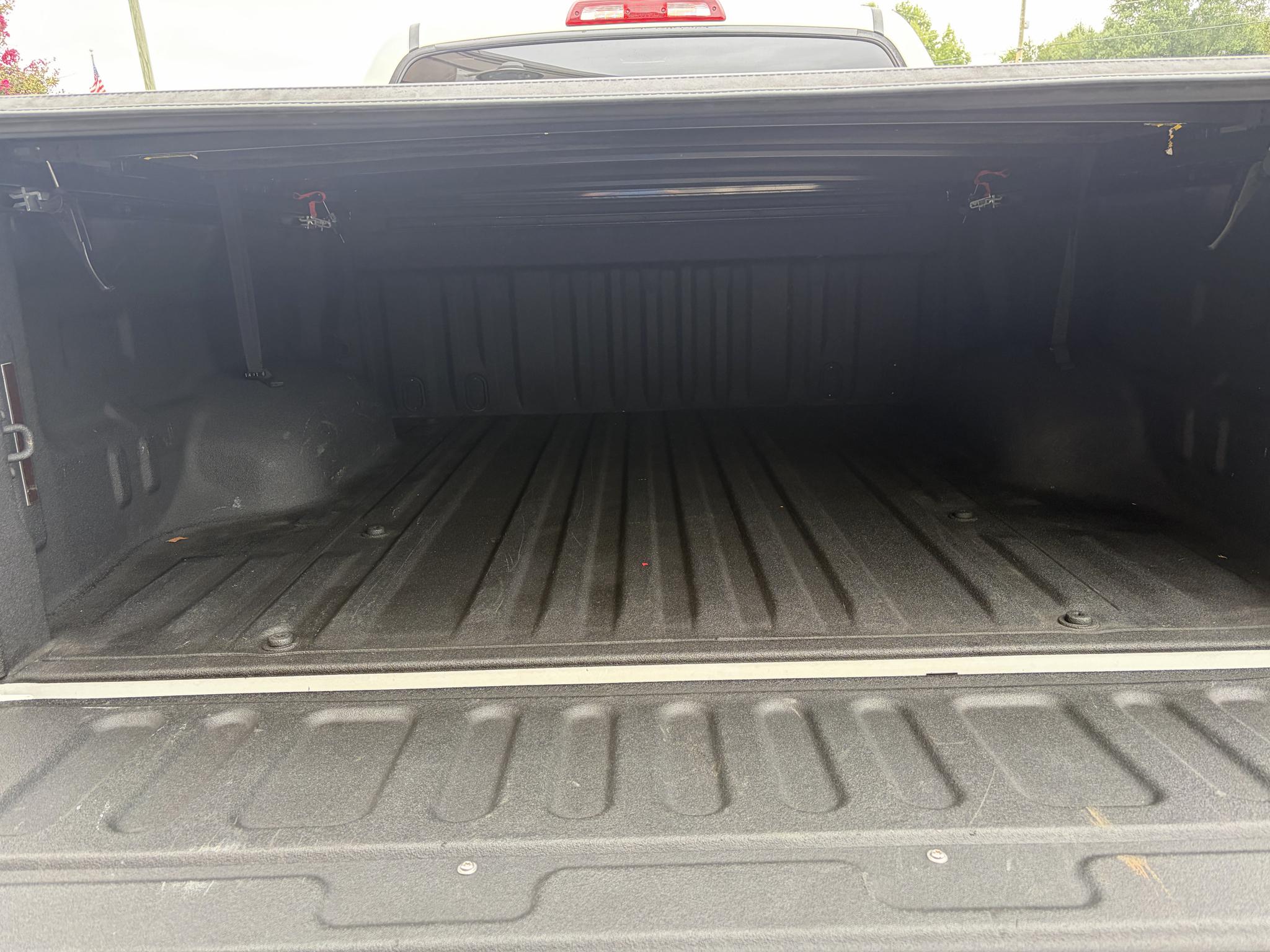 Toyota Tundra 4WD Truck CrewMax 5.7L FFV V8 6-Spd AT SR5 (Natl) 2014