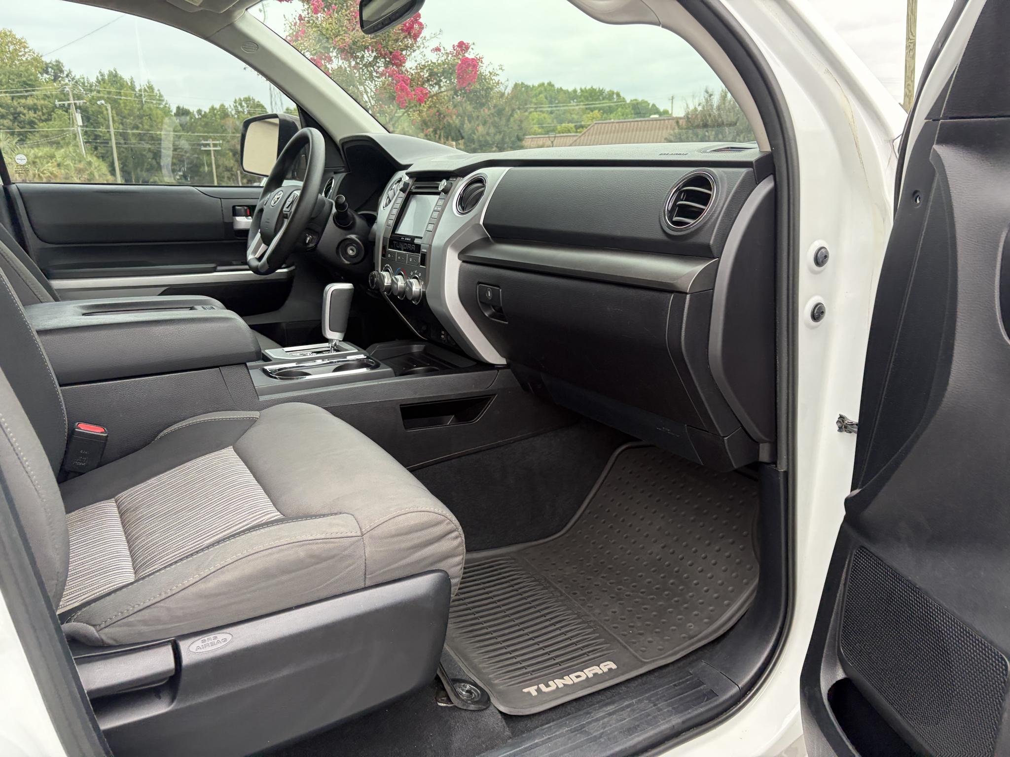 Toyota Tundra 4WD Truck CrewMax 5.7L FFV V8 6-Spd AT SR5 (Natl) 2014
