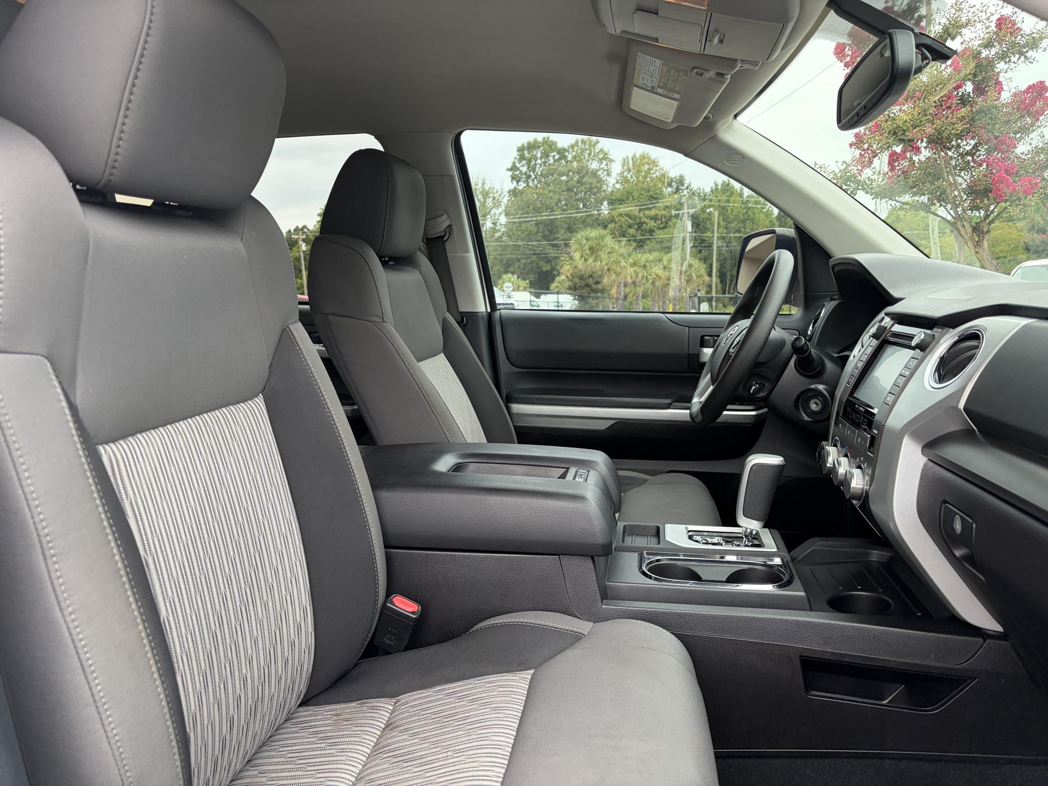 Toyota Tundra 4WD Truck CrewMax 5.7L FFV V8 6-Spd AT SR5 (Natl) 2014