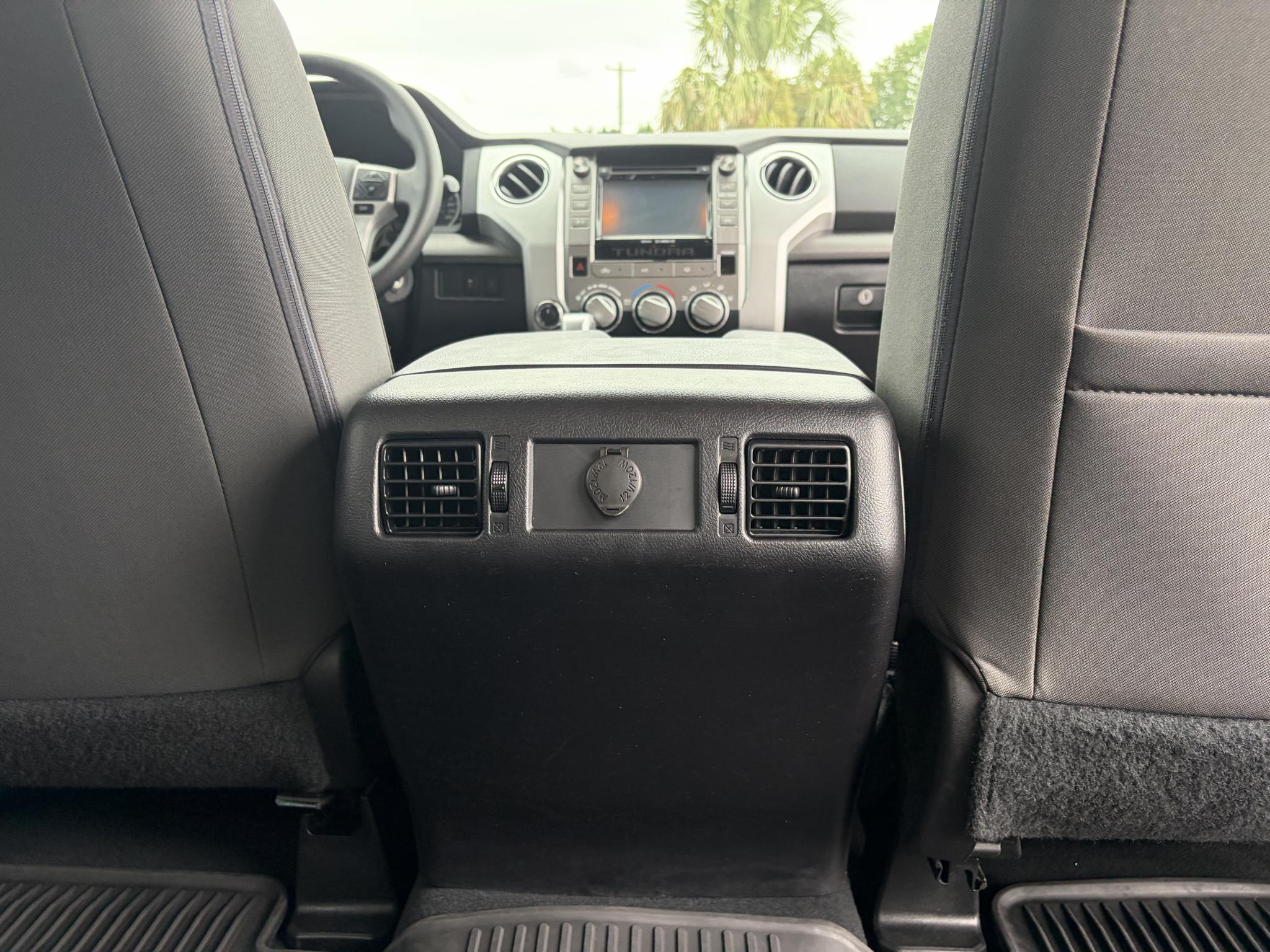 Toyota Tundra 4WD Truck CrewMax 5.7L FFV V8 6-Spd AT SR5 (Natl) 2014