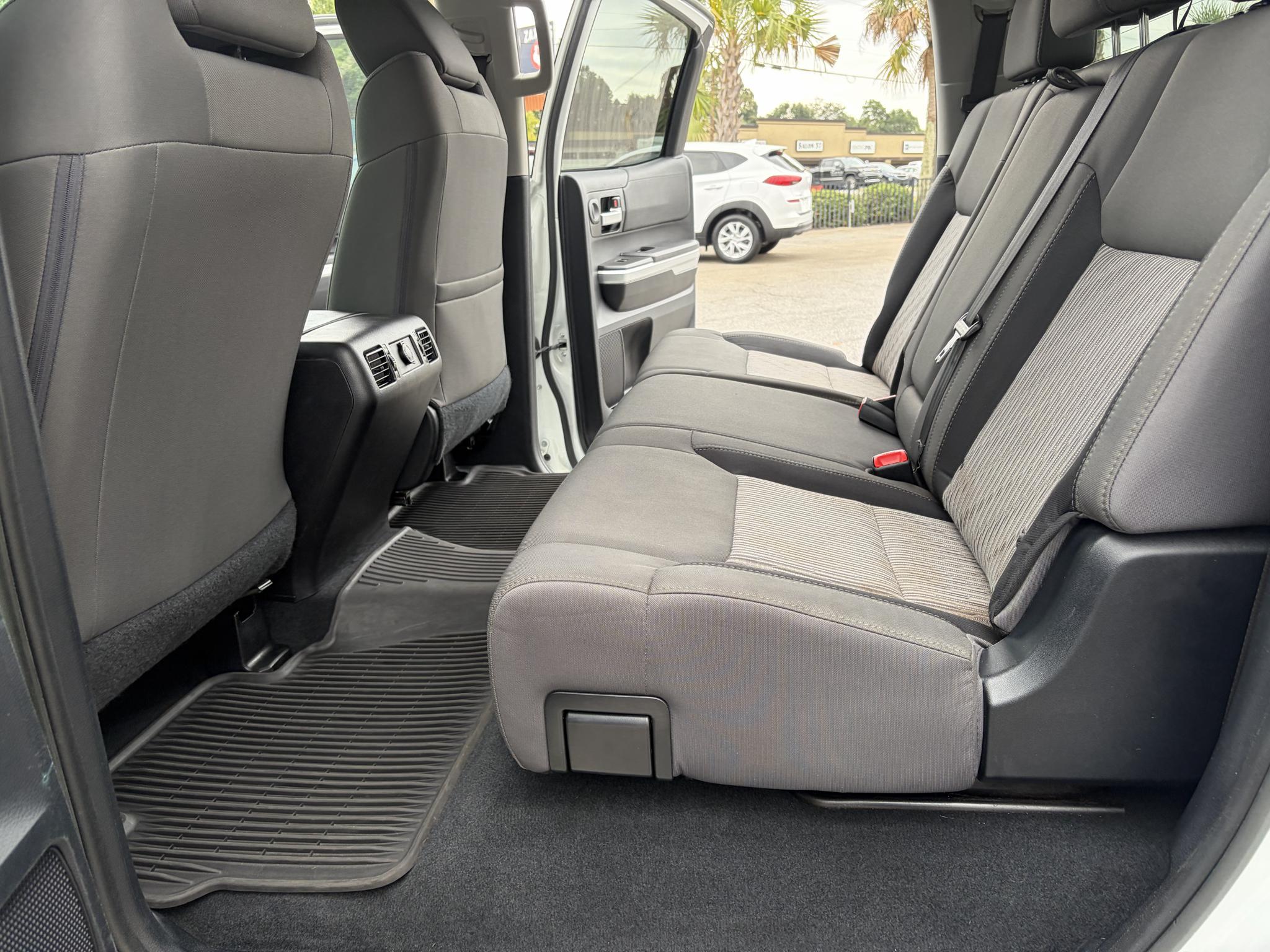 Toyota Tundra 4WD Truck CrewMax 5.7L FFV V8 6-Spd AT SR5 (Natl) 2014