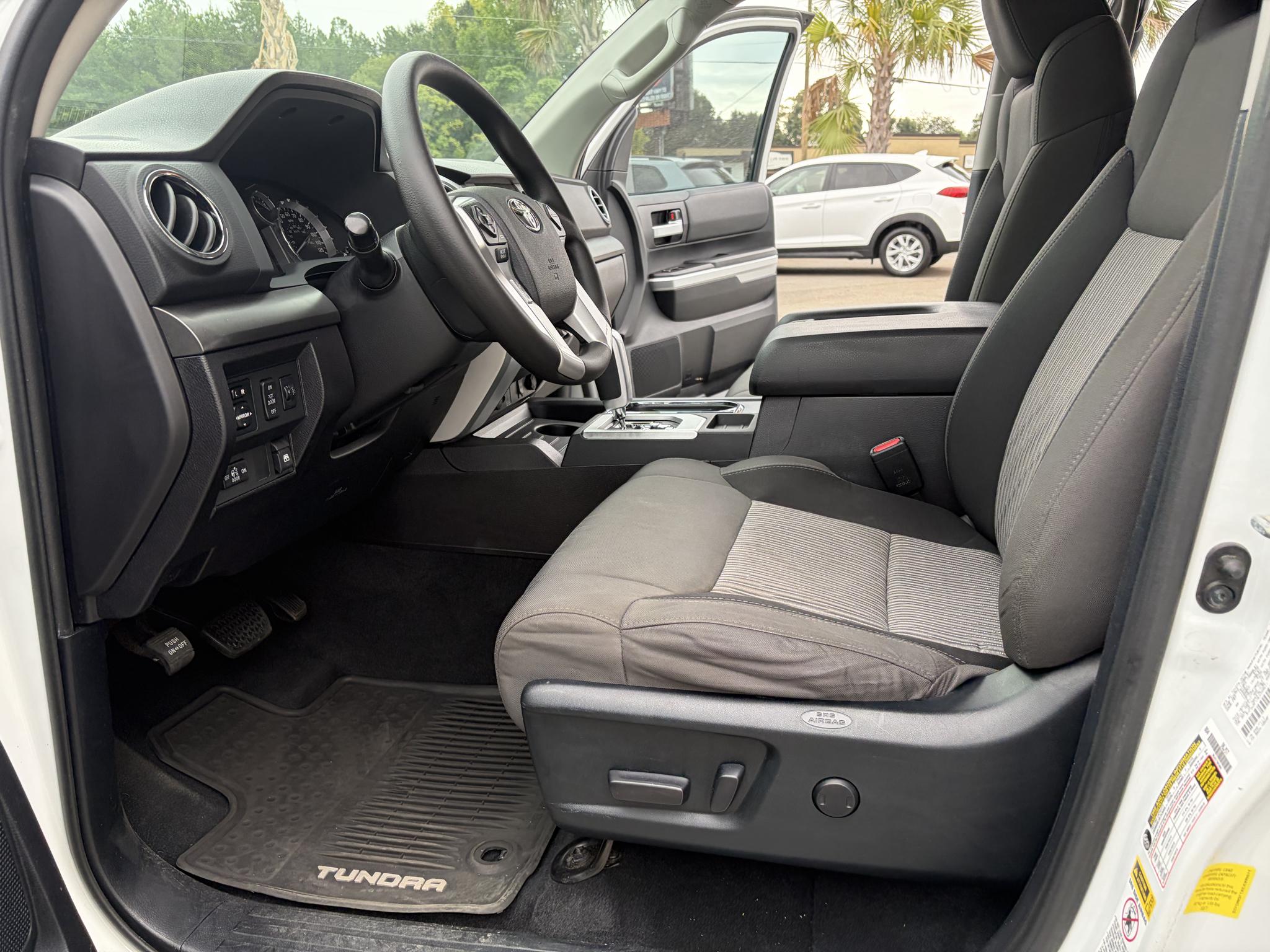 Toyota Tundra 4WD Truck CrewMax 5.7L FFV V8 6-Spd AT SR5 (Natl) 2014