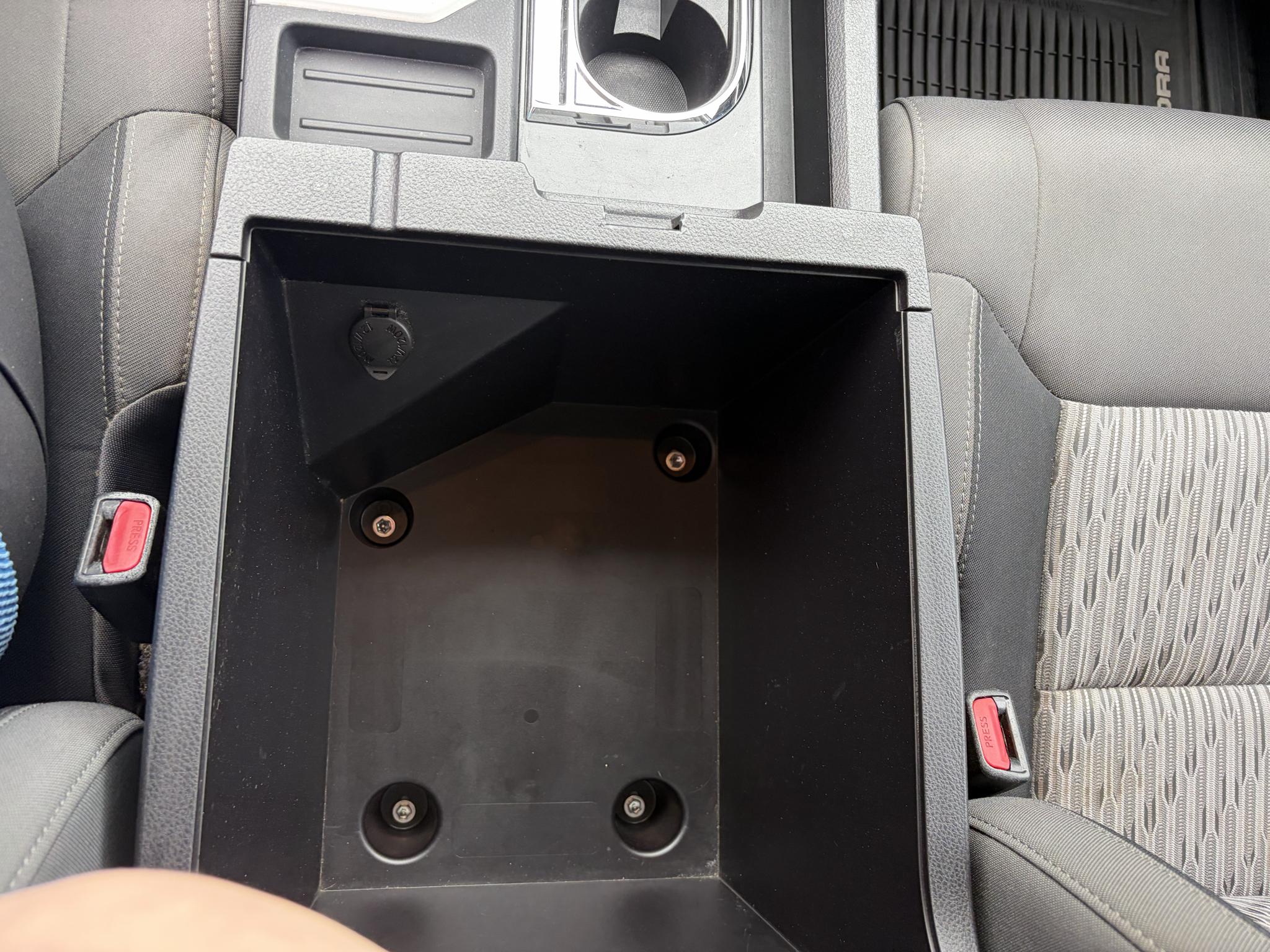 Toyota Tundra 4WD Truck CrewMax 5.7L FFV V8 6-Spd AT SR5 (Natl) 2014