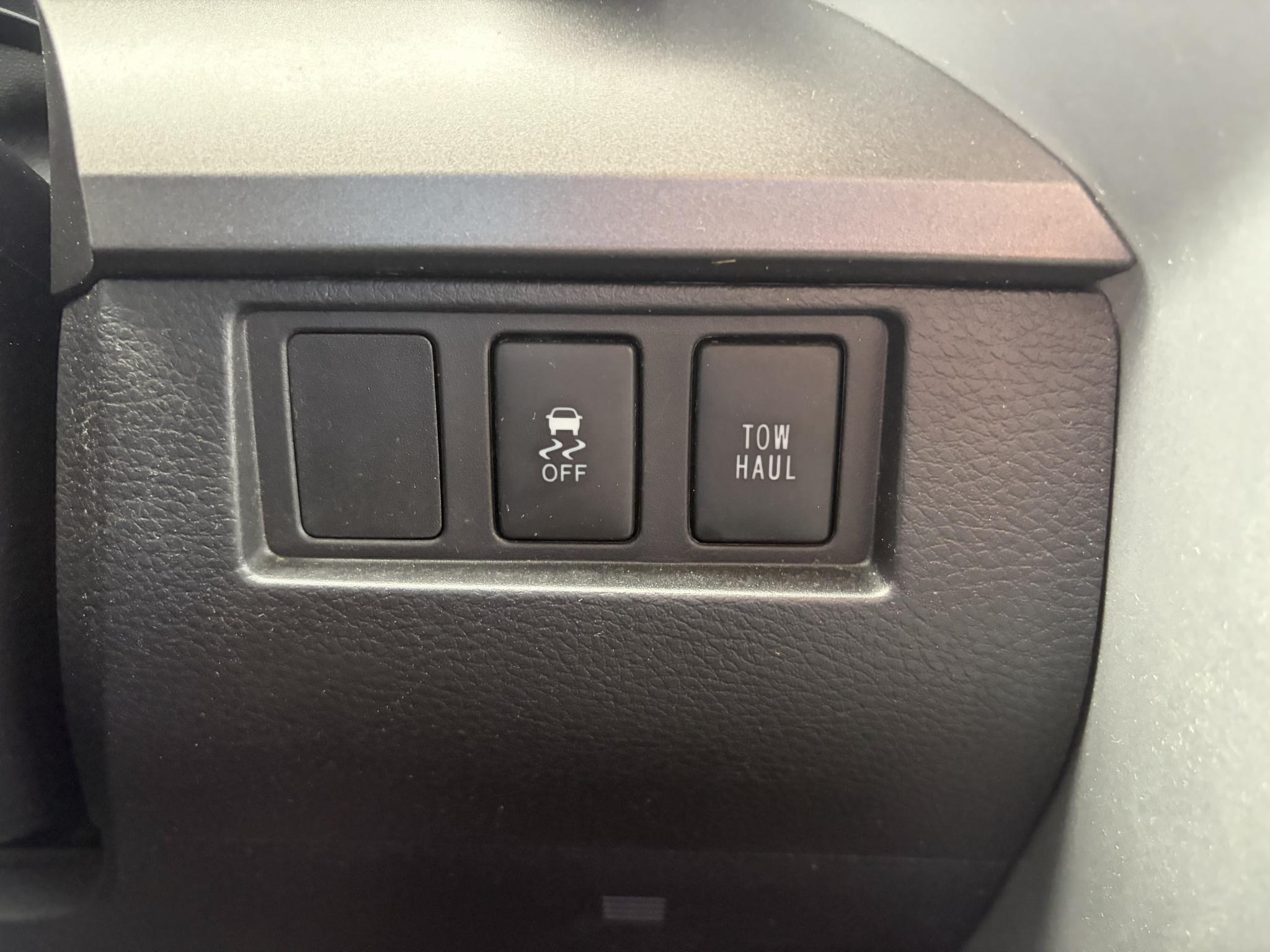 Toyota Tundra 4WD Truck CrewMax 5.7L FFV V8 6-Spd AT SR5 (Natl) 2014