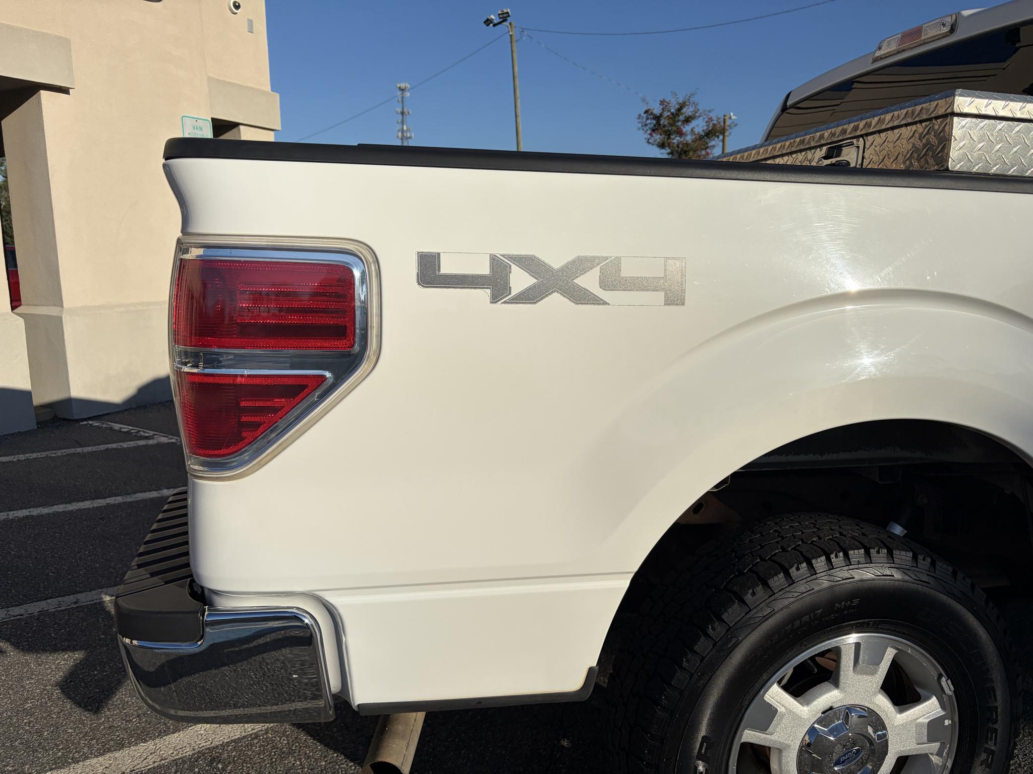 Ford F-150 4WD SuperCrew 145" Platinum 2014