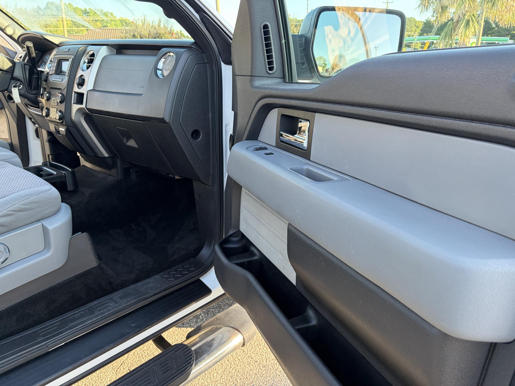 Ford F-150 4WD SuperCrew 145" Platinum 2014