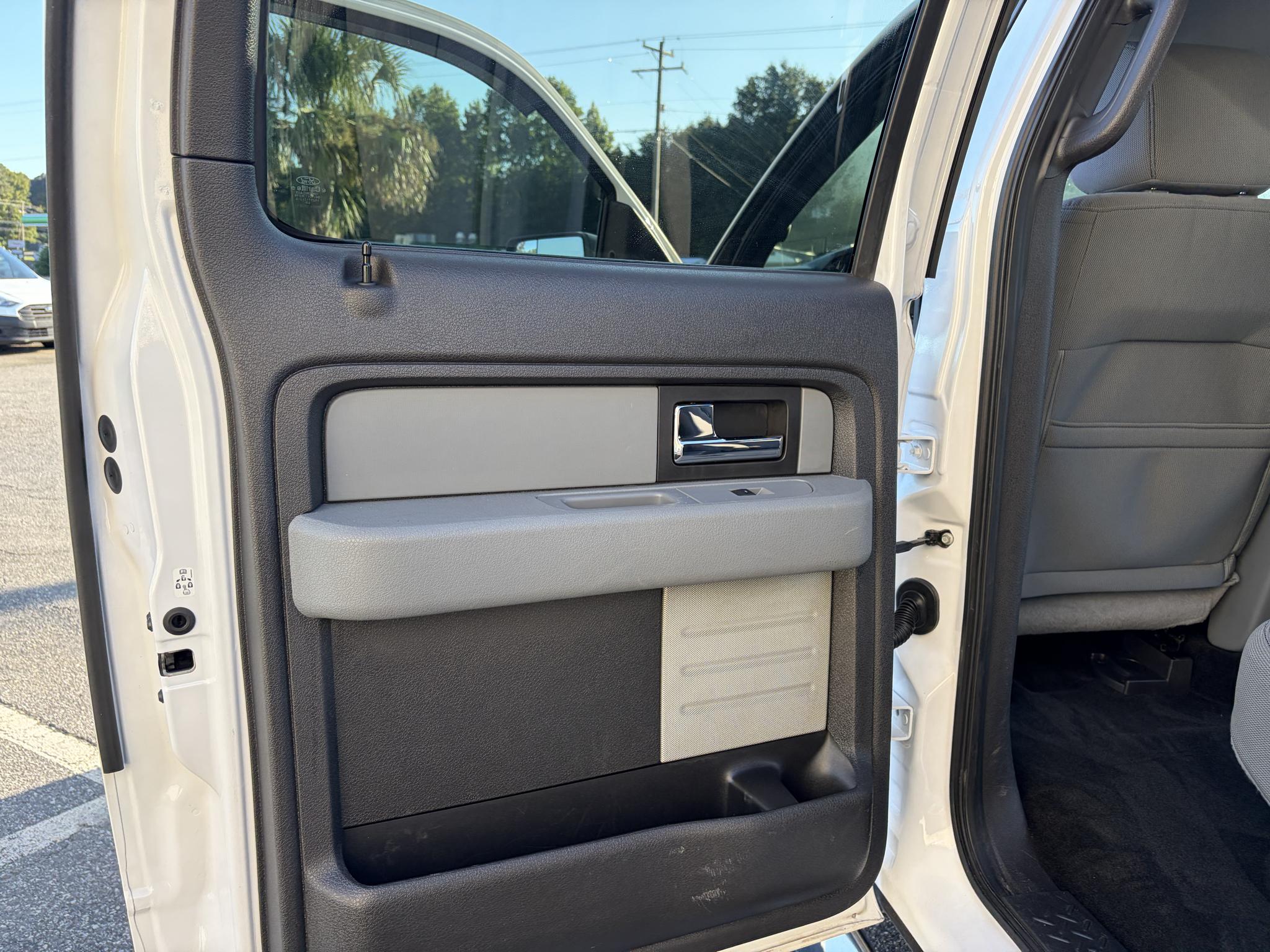 Ford F-150 4WD SuperCrew 145" Platinum 2014
