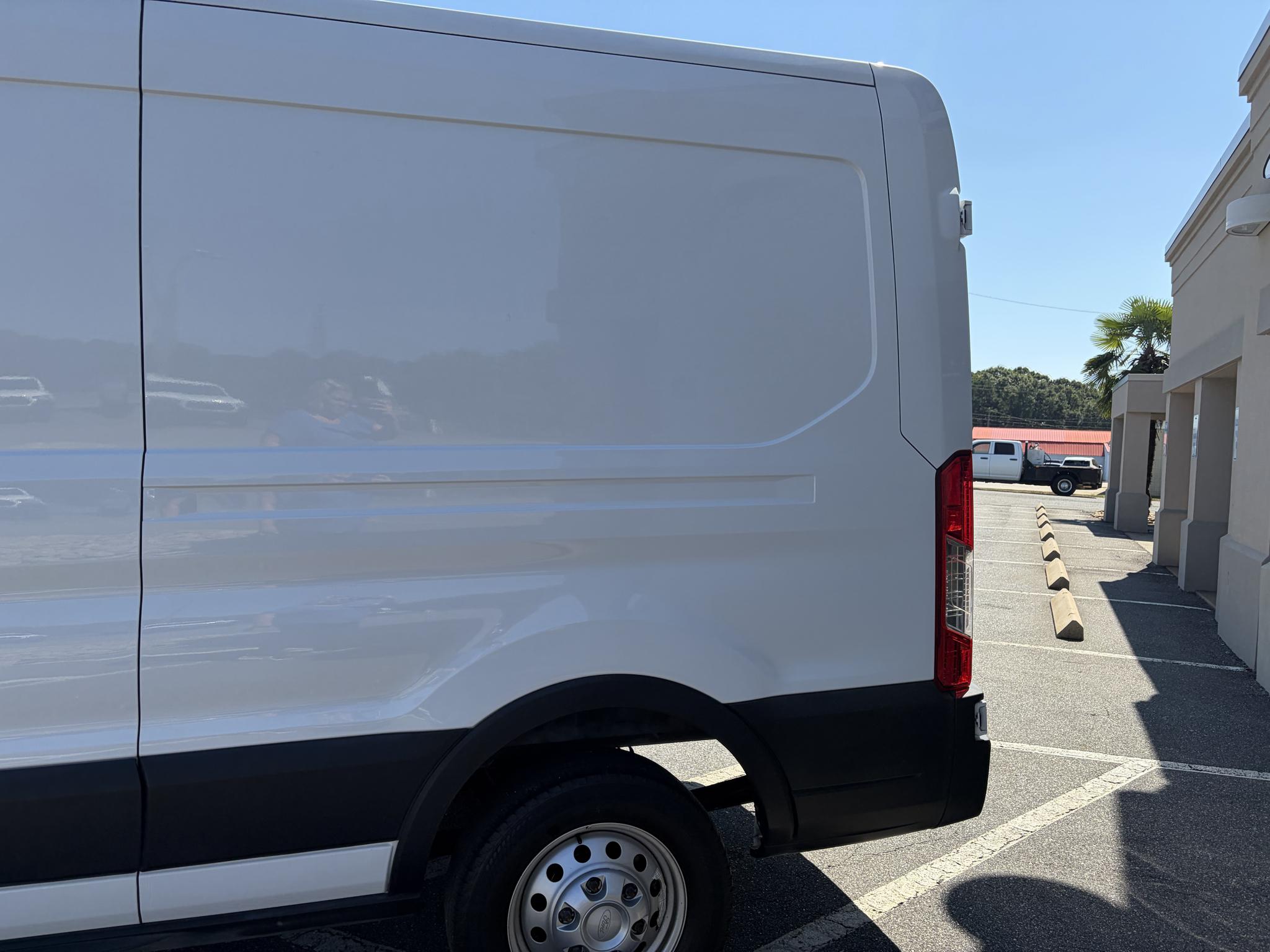 Ford Transit Cargo Van T-250 130" Med Rf 9070 GVWR AWD 2022
