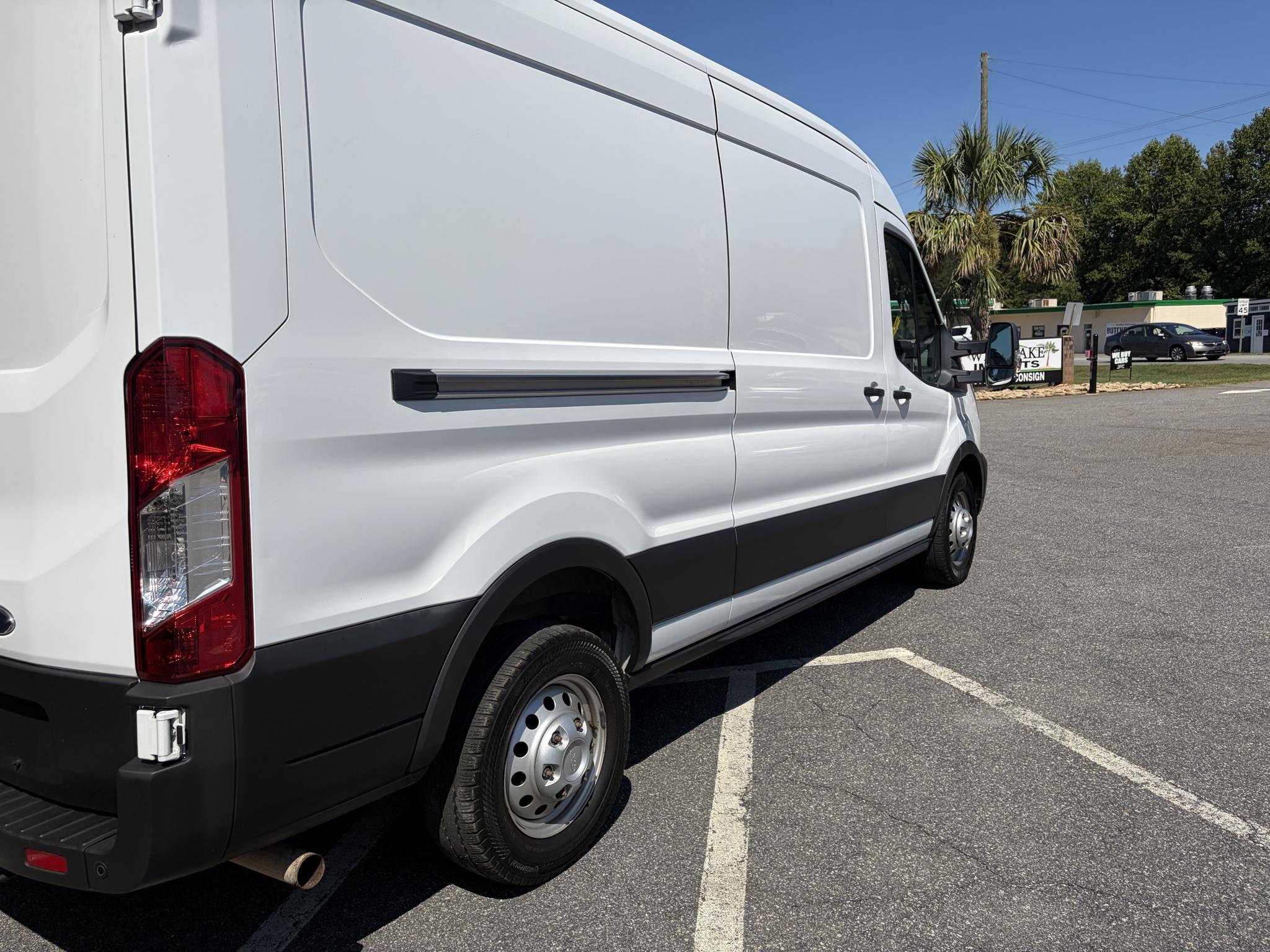 Ford Transit Cargo Van T-250 130" Med Rf 9070 GVWR AWD 2022