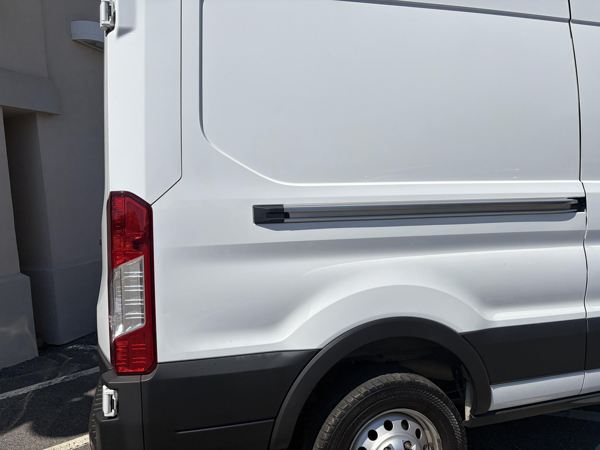 Ford Transit Cargo Van T-250 130" Med Rf 9070 GVWR AWD 2022