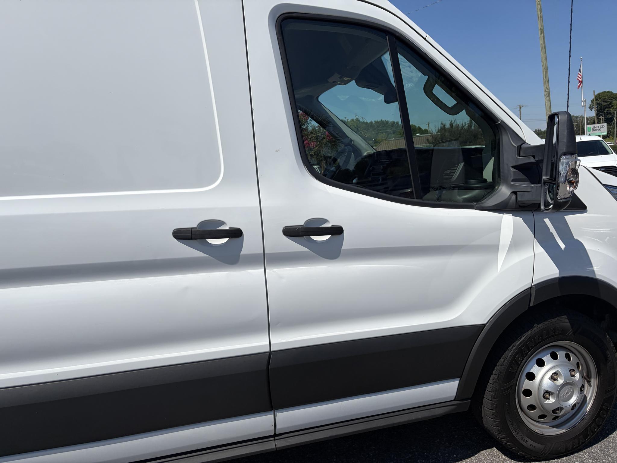 Ford Transit Cargo Van T-250 130" Med Rf 9070 GVWR AWD 2022