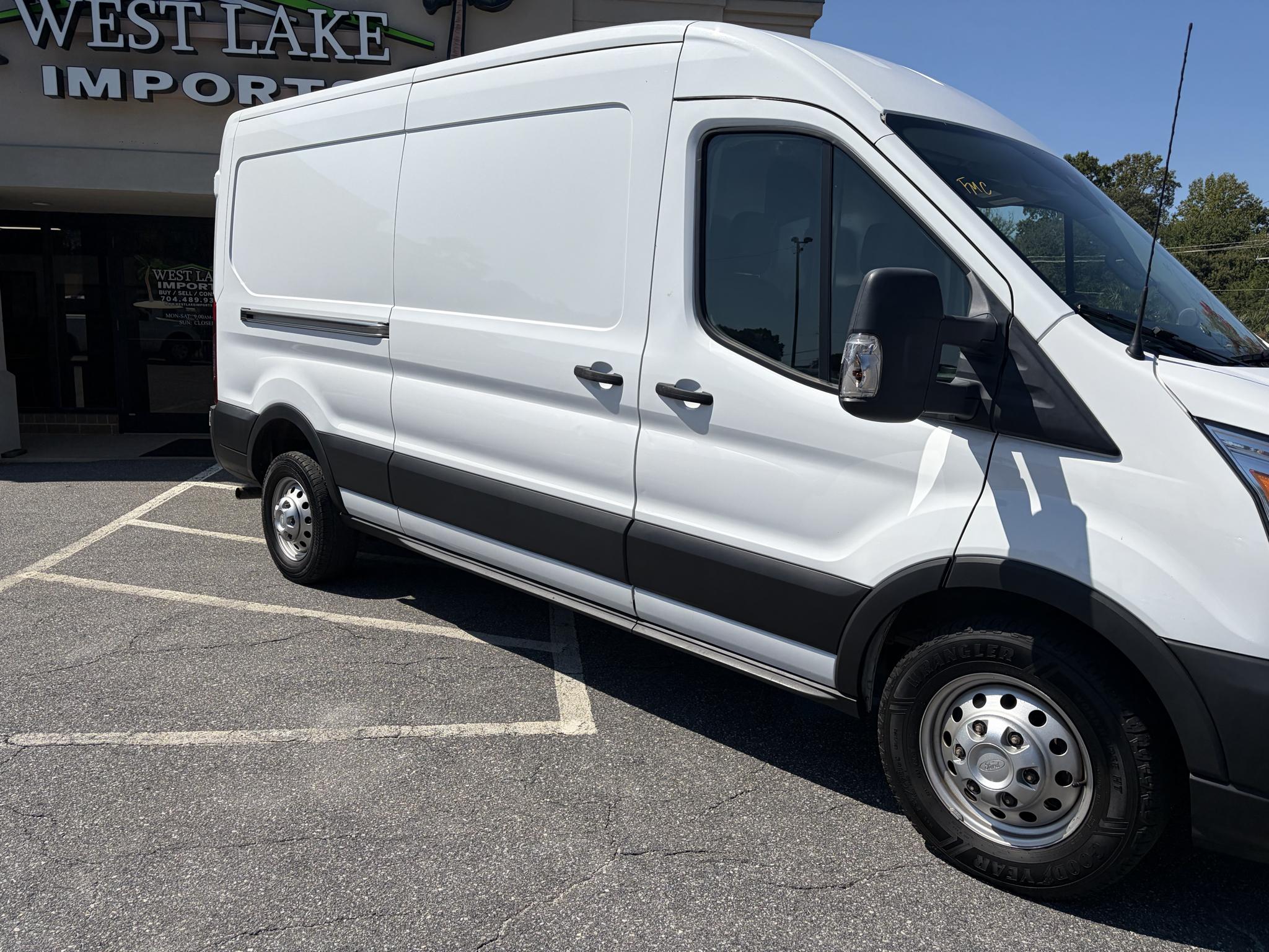 Ford Transit Cargo Van T-250 130" Med Rf 9070 GVWR AWD 2022
