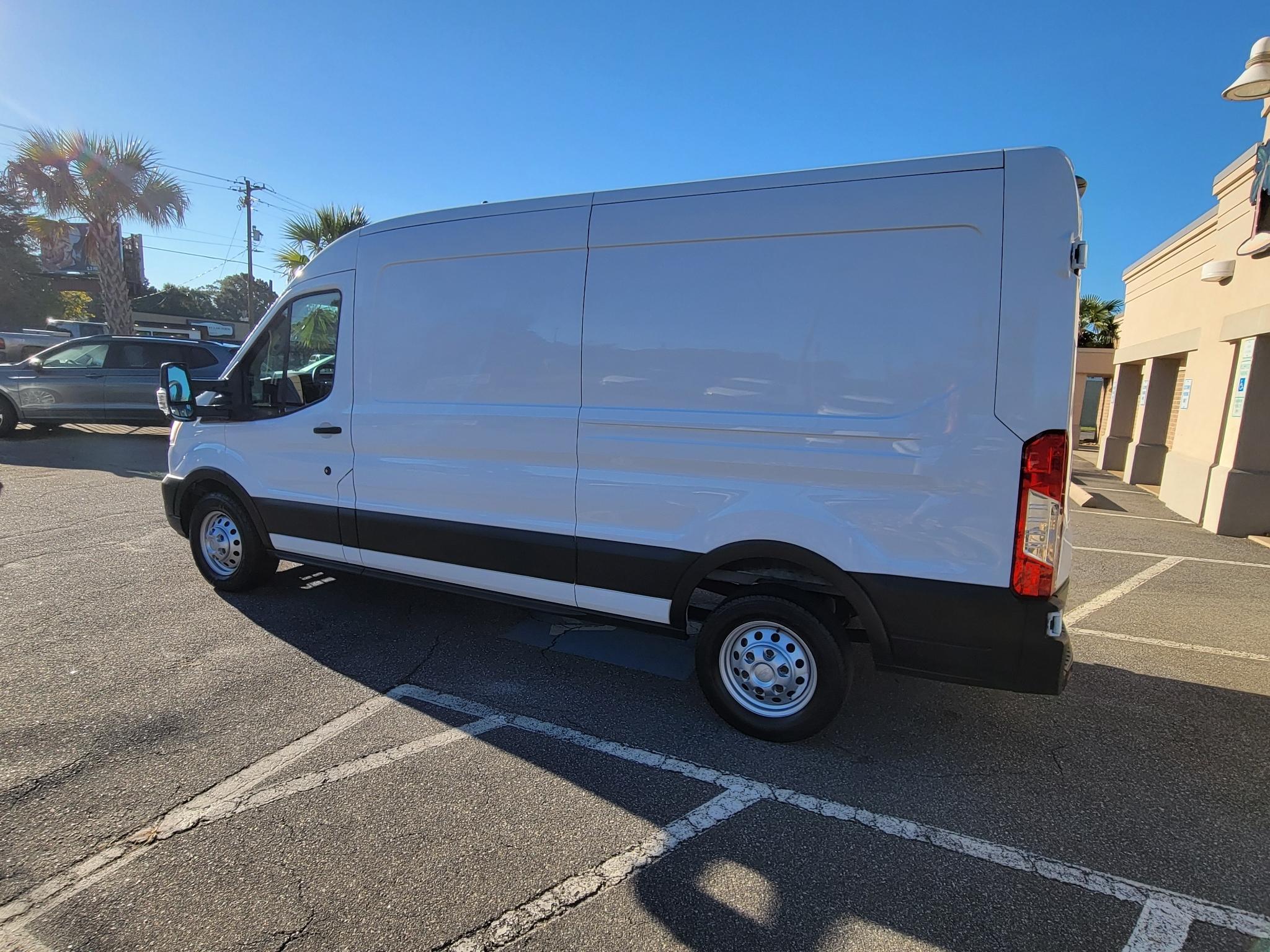 Ford Transit Cargo Van T-250 130" Med Rf 9070 GVWR AWD 2022