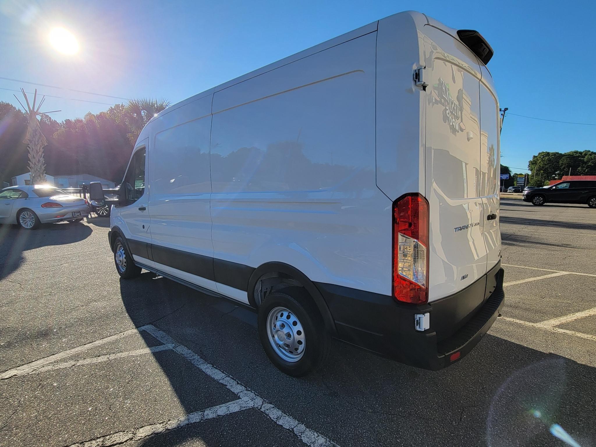 Ford Transit Cargo Van T-250 130" Med Rf 9070 GVWR AWD 2022