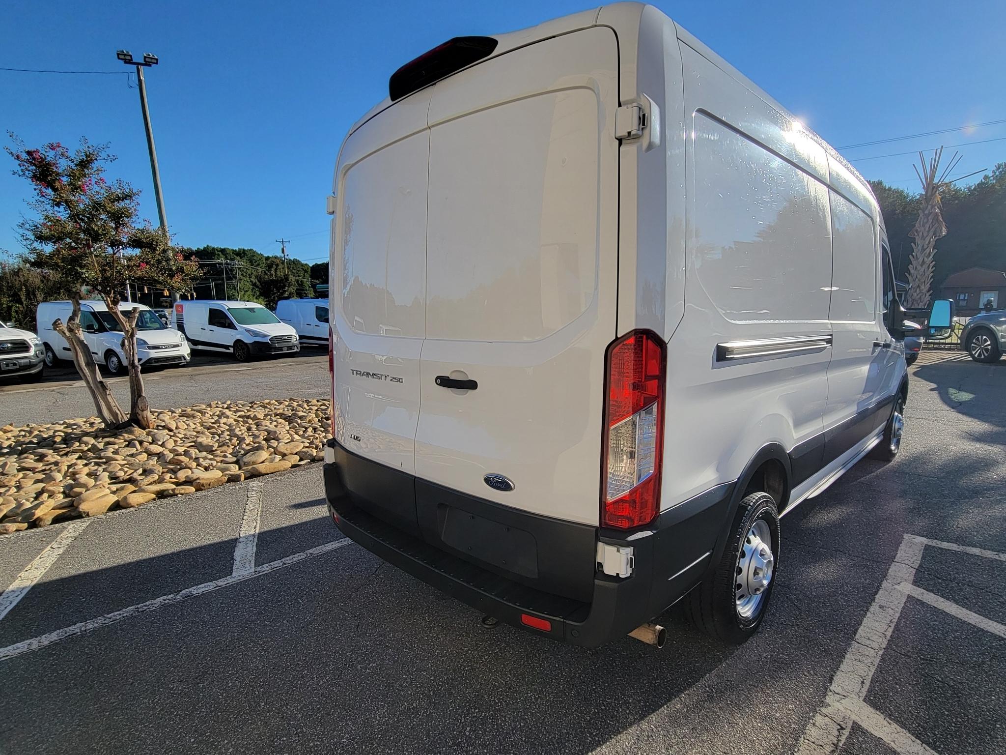 Ford Transit Cargo Van T-250 130" Med Rf 9070 GVWR AWD 2022