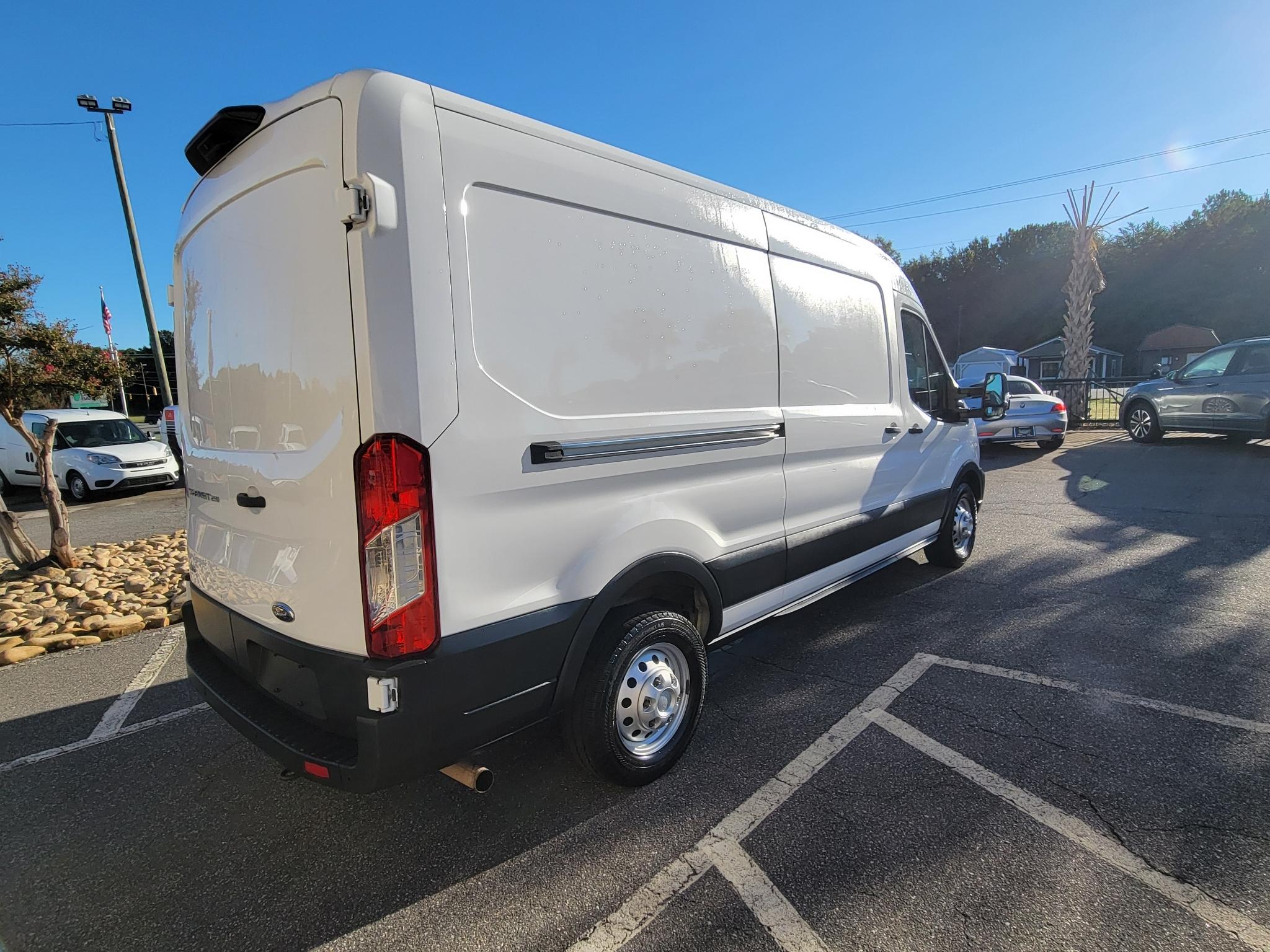 Ford Transit Cargo Van T-250 130" Med Rf 9070 GVWR AWD 2022