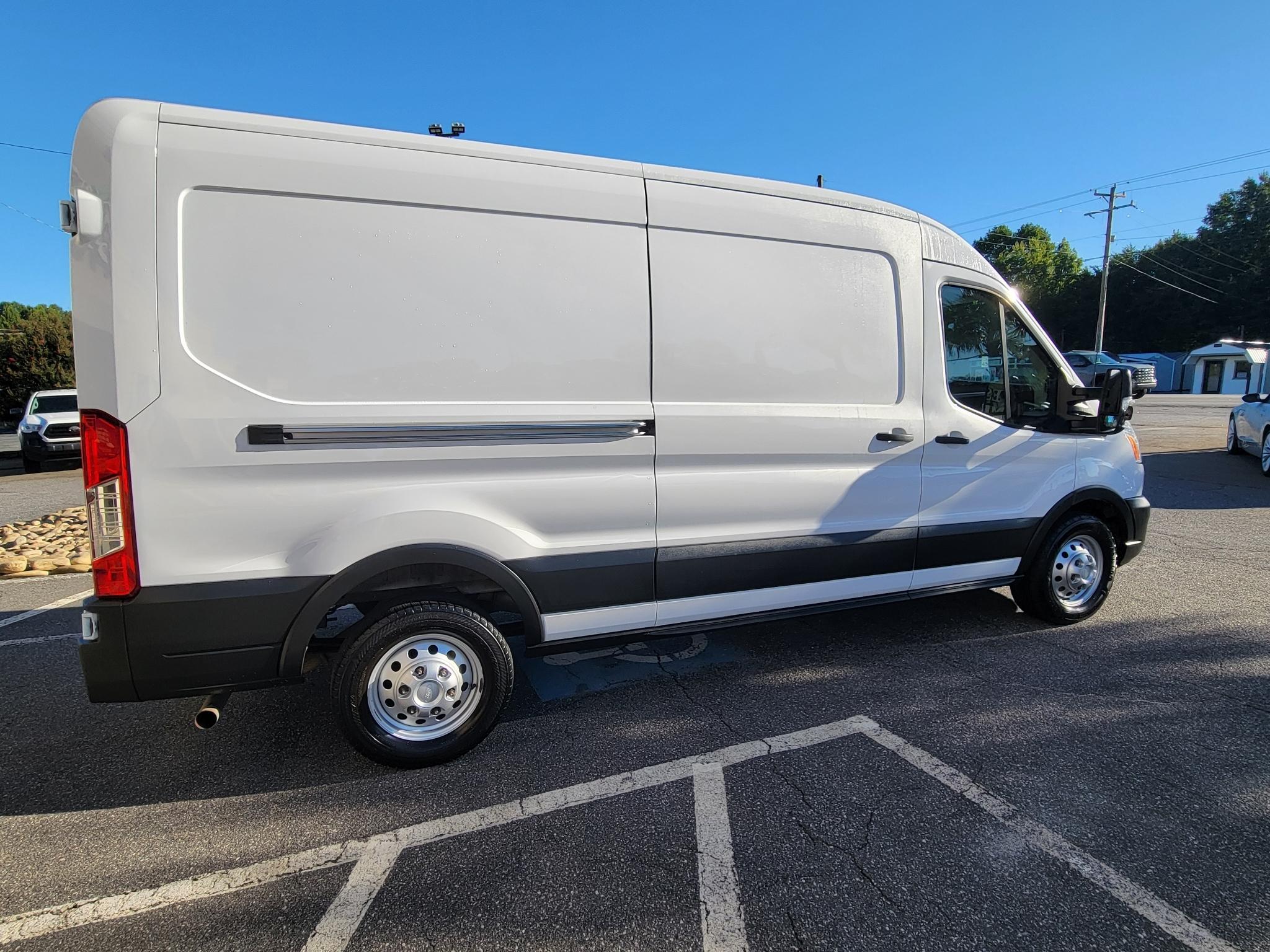 Ford Transit Cargo Van T-250 130" Med Rf 9070 GVWR AWD 2022