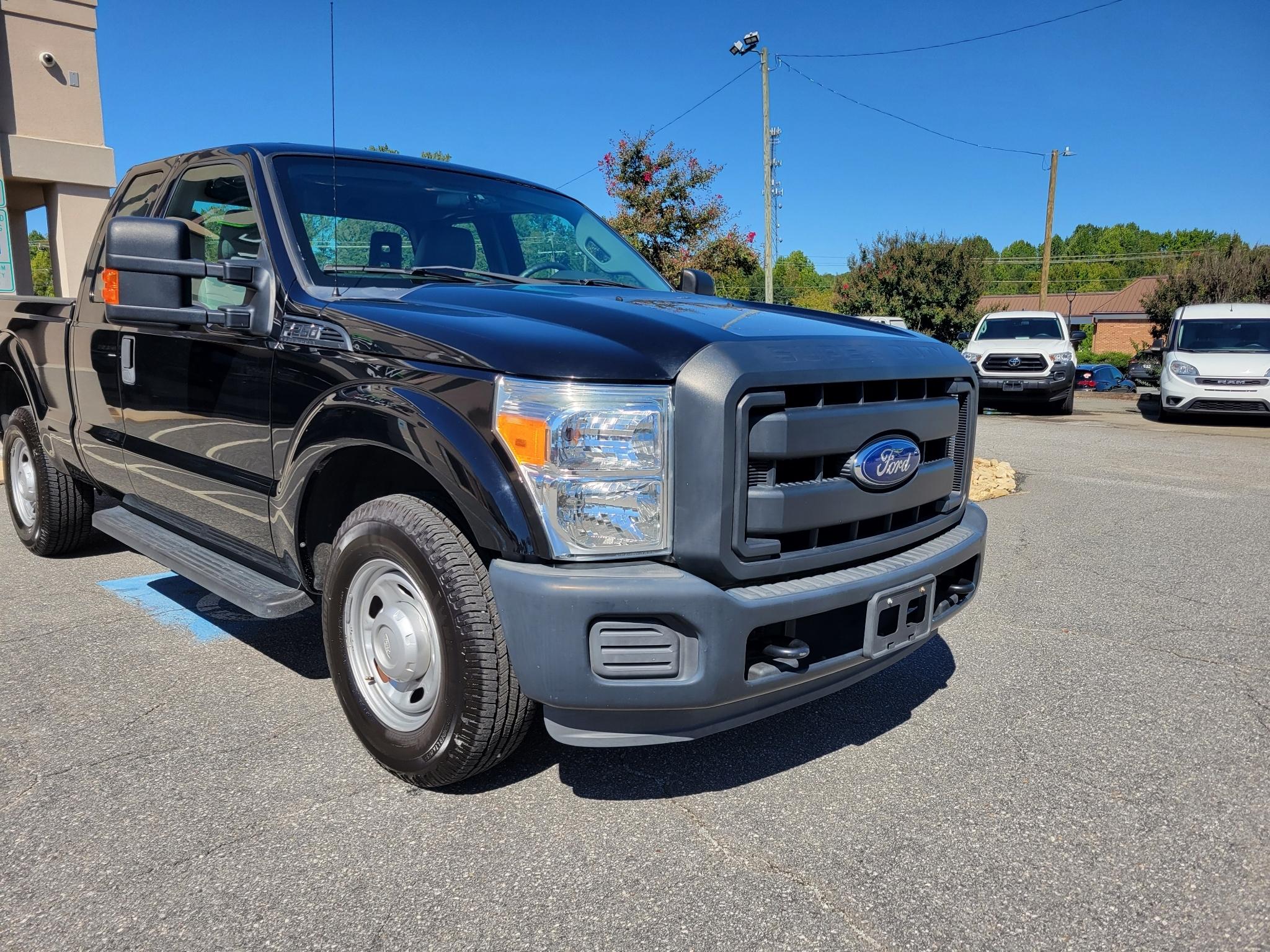 Ford Super Duty F-250 SRW 2WD Reg Cab 137" XLT 2016