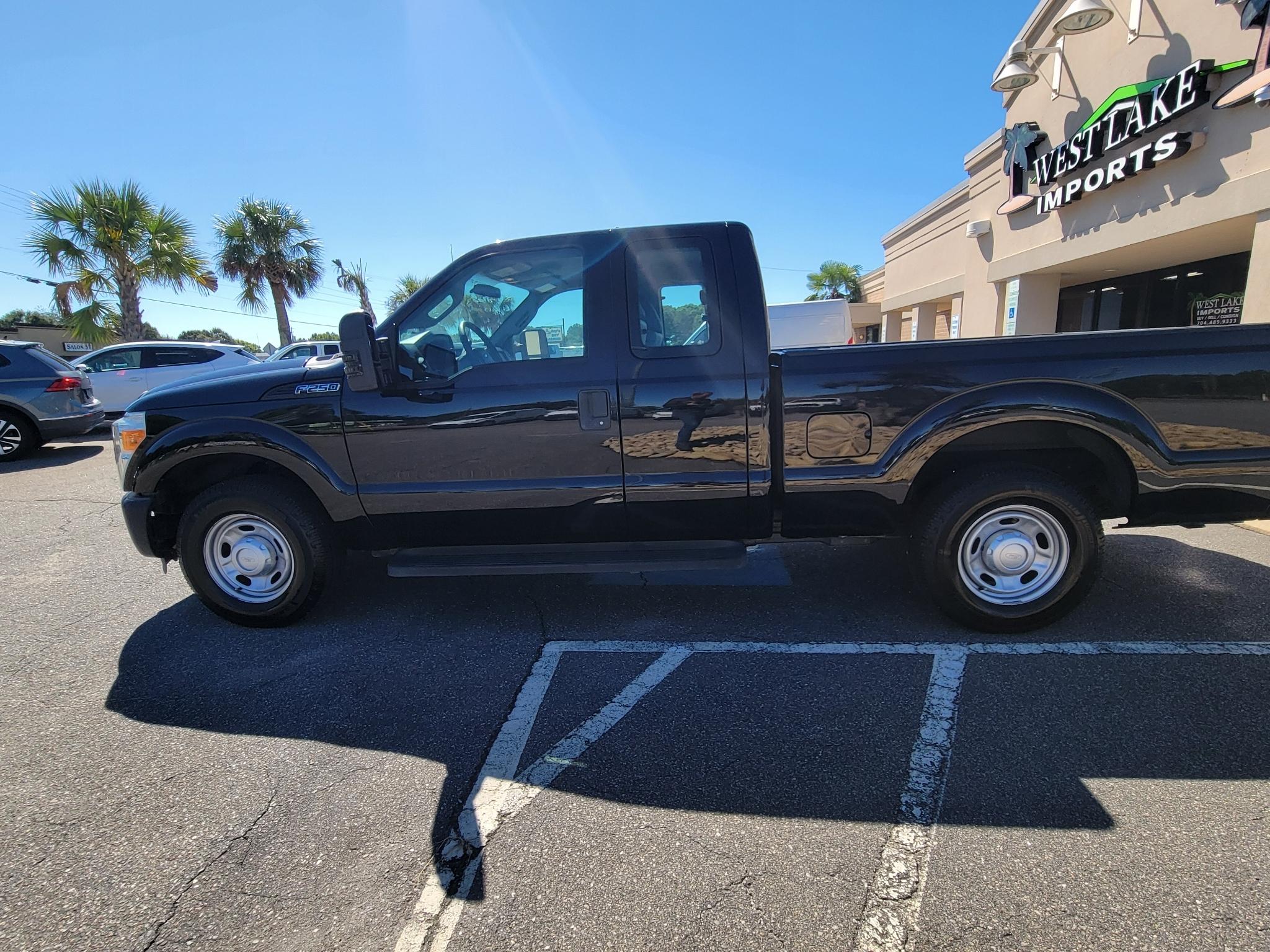 Ford Super Duty F-250 SRW 2WD Reg Cab 137" XLT 2016