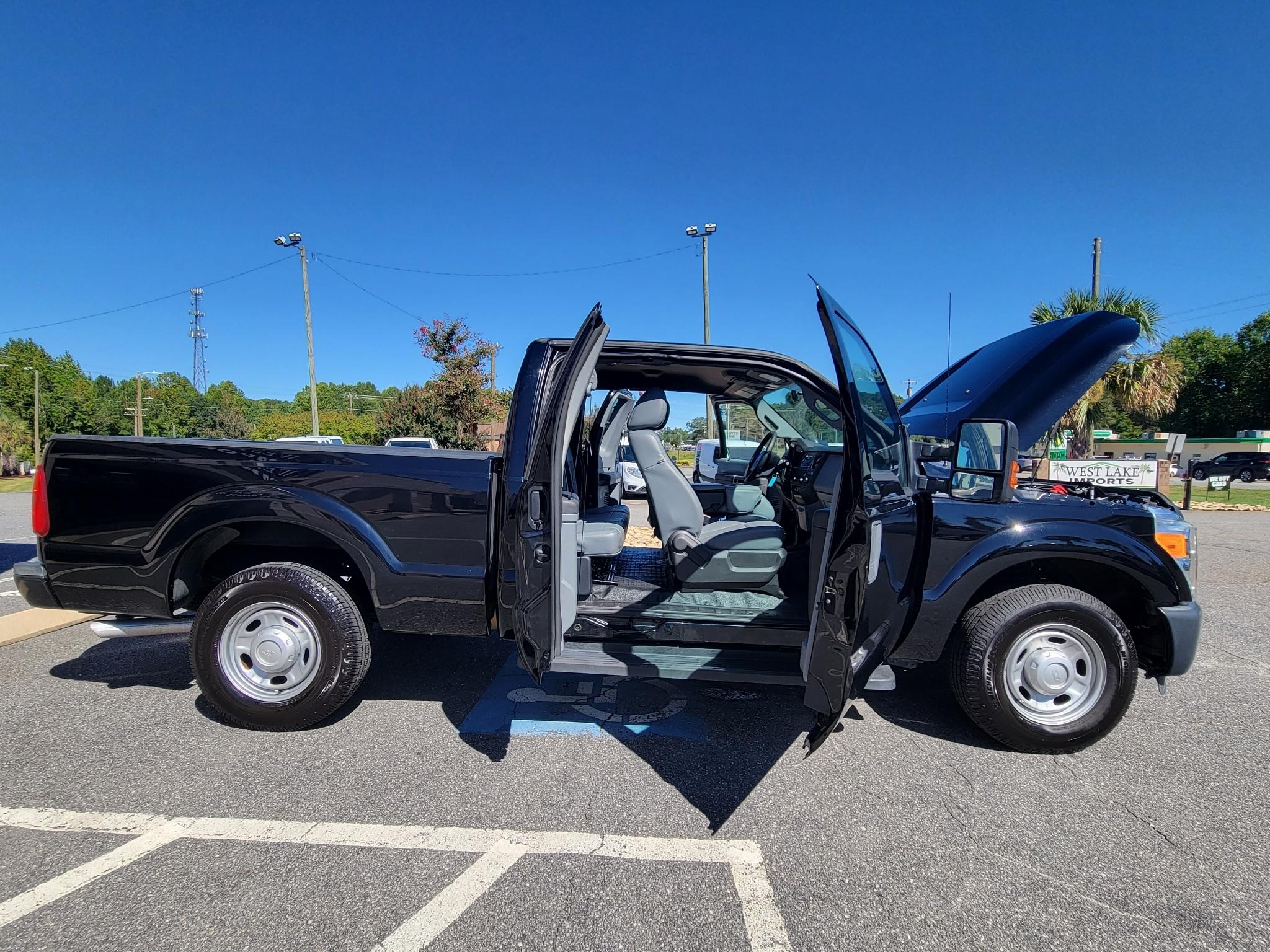 Ford Super Duty F-250 SRW 2WD Reg Cab 137" XLT 2016